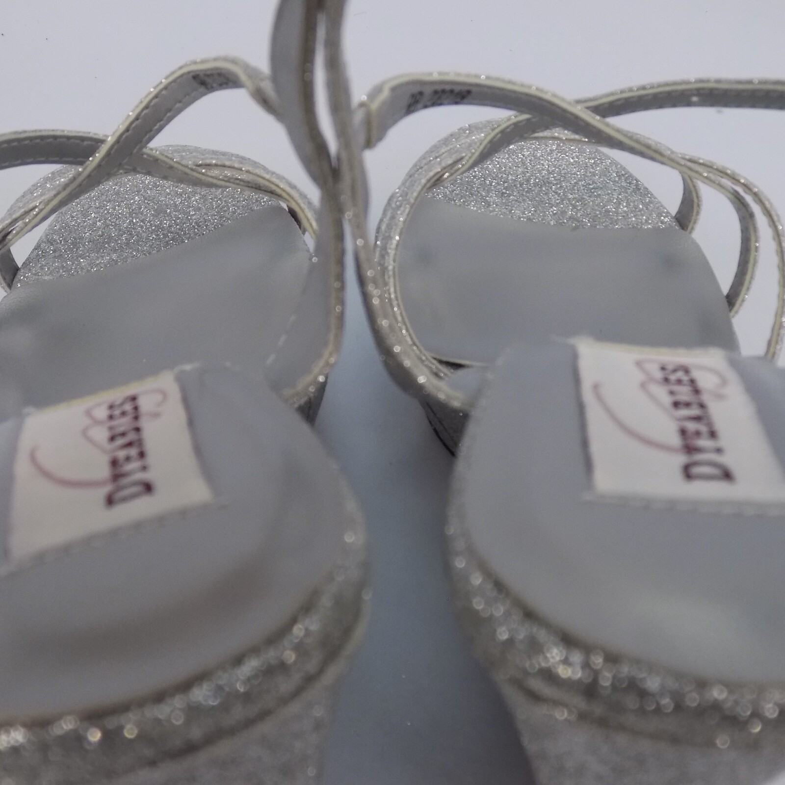 Dyeables Inc Dee Wedge Women Sandal Silver Size 9 B AL6518