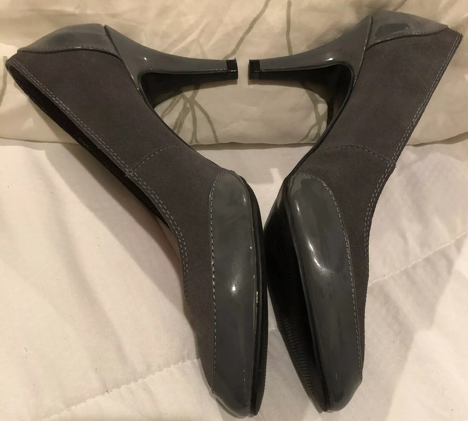 Isaac Mizrahi for Target Womens Pumps Sz 7.5 Gray Suede w/ Front & Side Patent