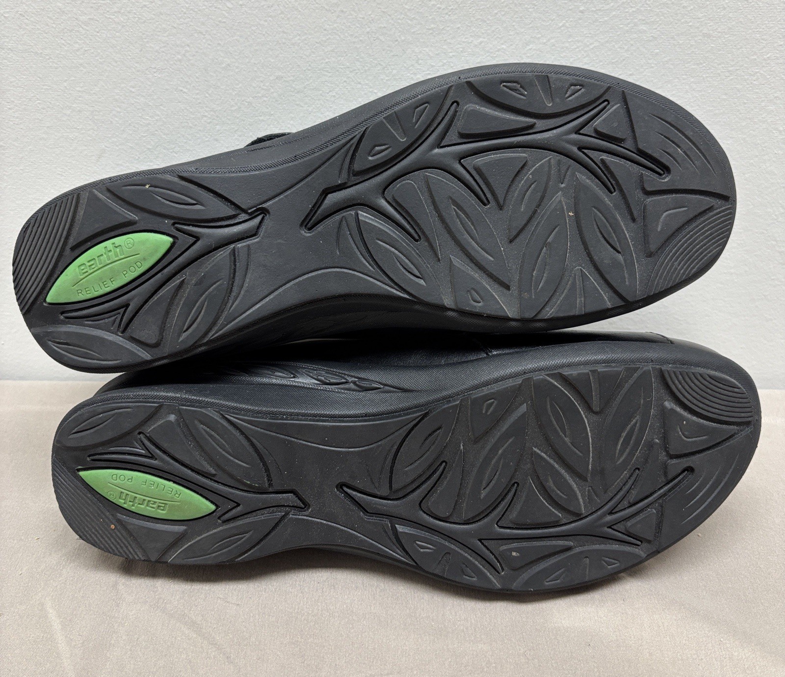Earth Shoes Amity Slip On Round Toe Black Leather Comfort Loafer 8.5 D Wide