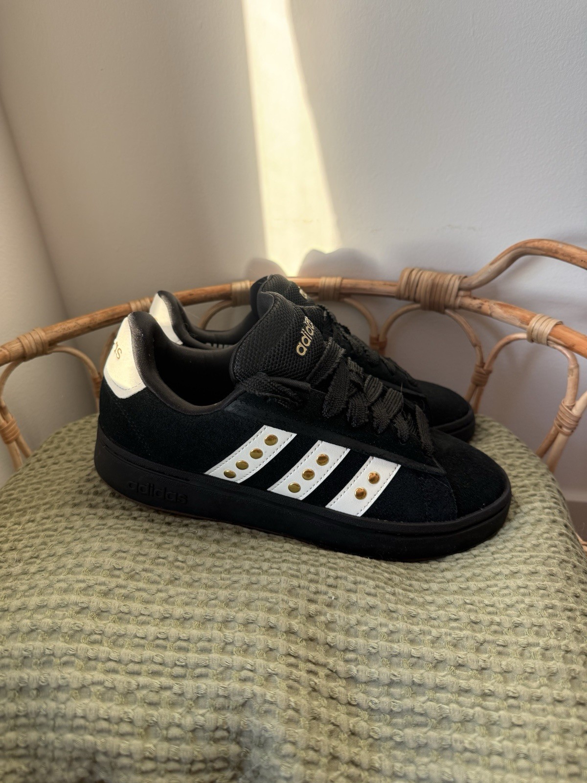 Adidas Retro Lifestyle Low-Top Sneakers With Thick Laces