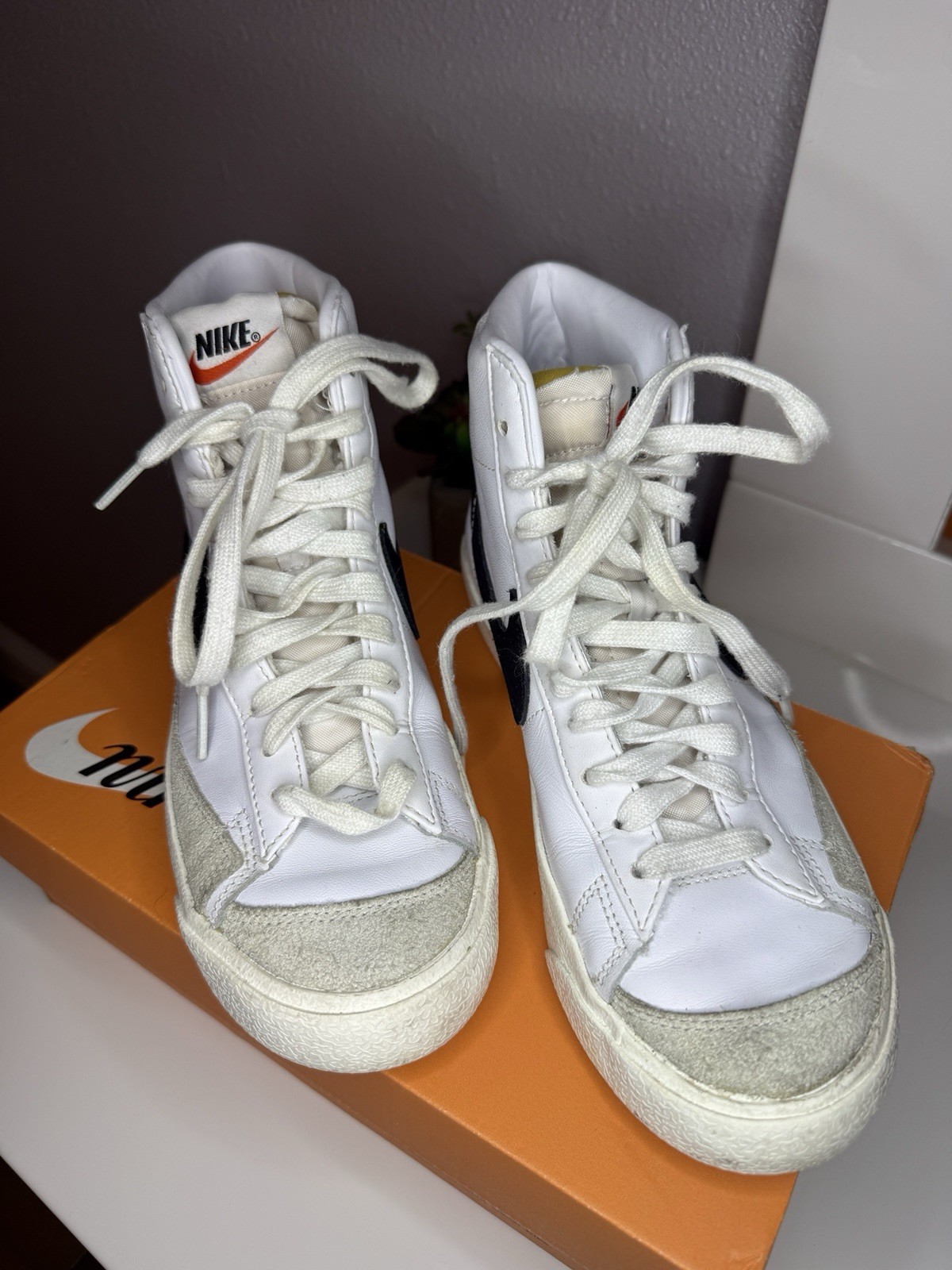 Nike Blazer Mid ’77 Vintage White And Black Size 6 men And 7.5 Women’s Pre-owned