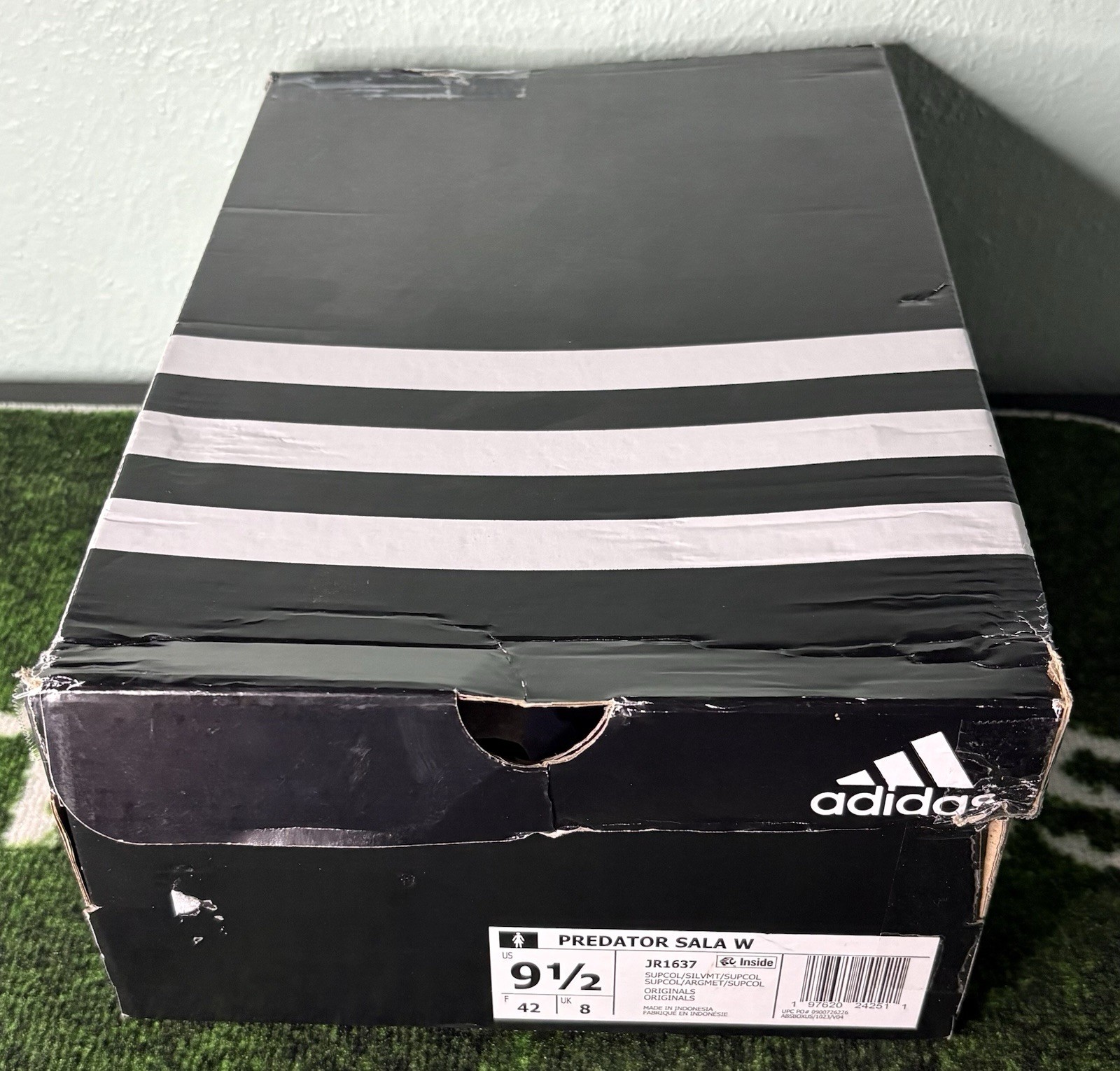 US Women’s 9.5/Men’s 8.5 – Adidas Predator Sala «Blue Silver Metallic Gum»
