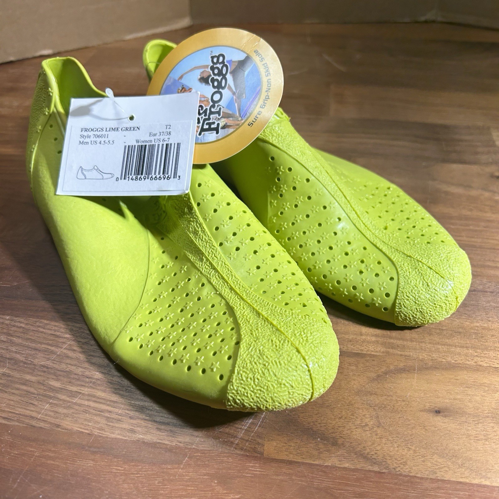 NWT FROGGS Lime Green Slip-On Water Aqua Shoes Women US 6-7 / Men 4.5-5.5