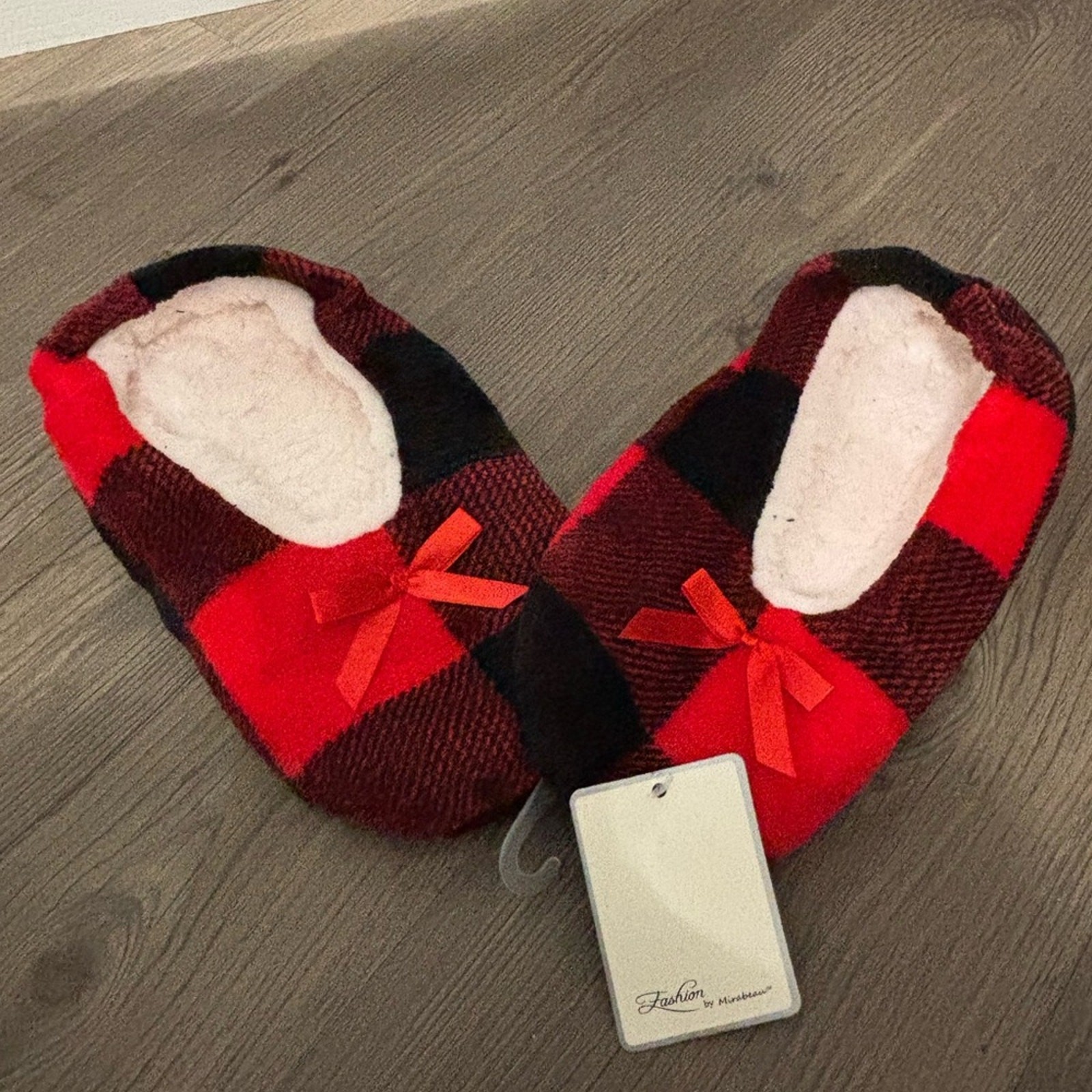 NWT Plaid Flannel Fleece Slippers Size S/M