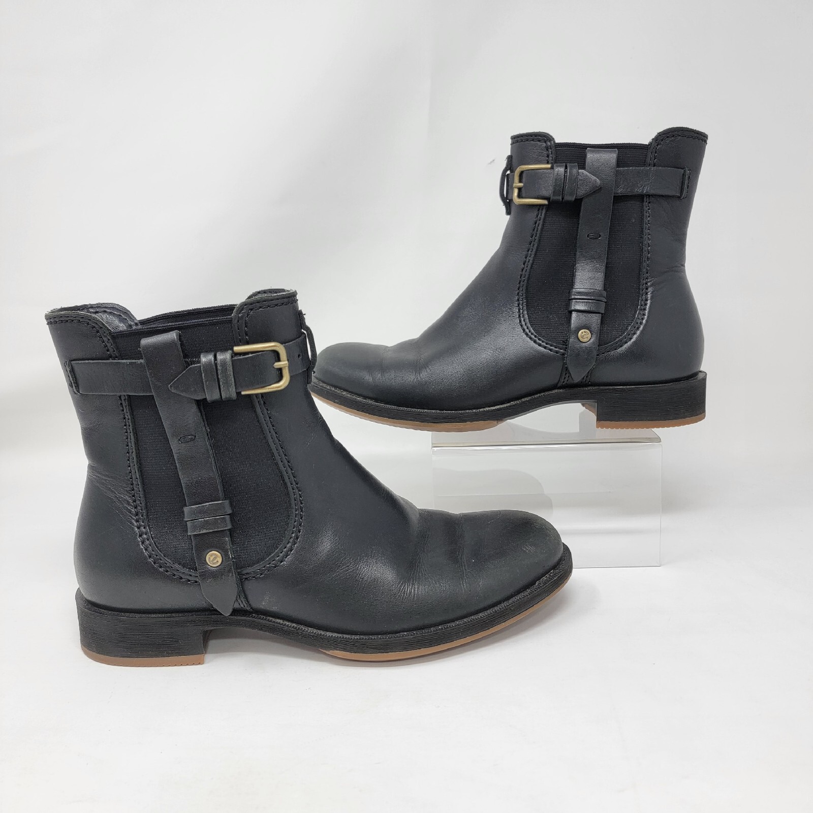 ECCO Saunter Women’s Size 35 EU 4/4.5 US Leather Cross Strap Zip Ankle Boots