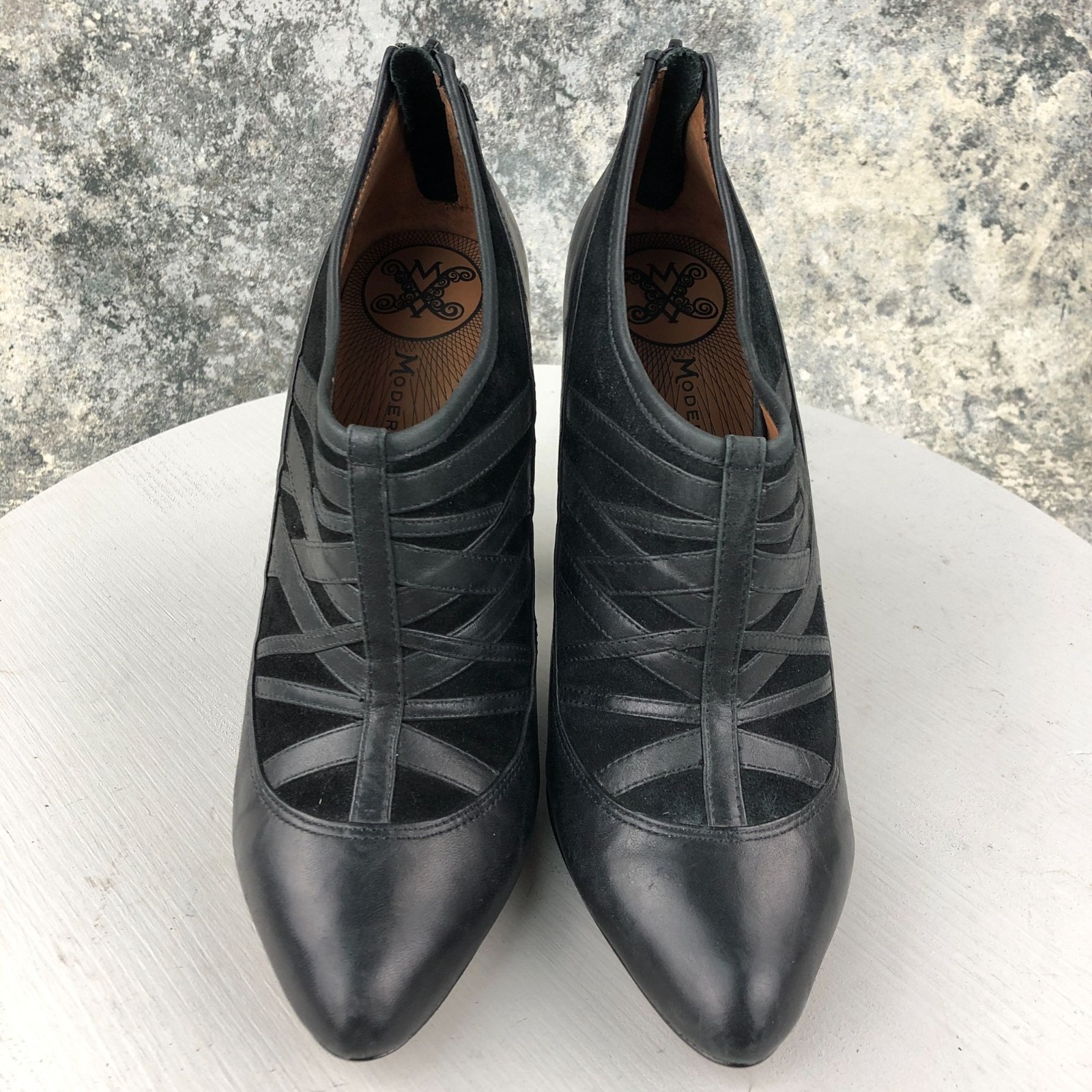 Modern Vintage Women’s Size 39 Lil Ro Black Leather Pointed Toe Ankle Booties