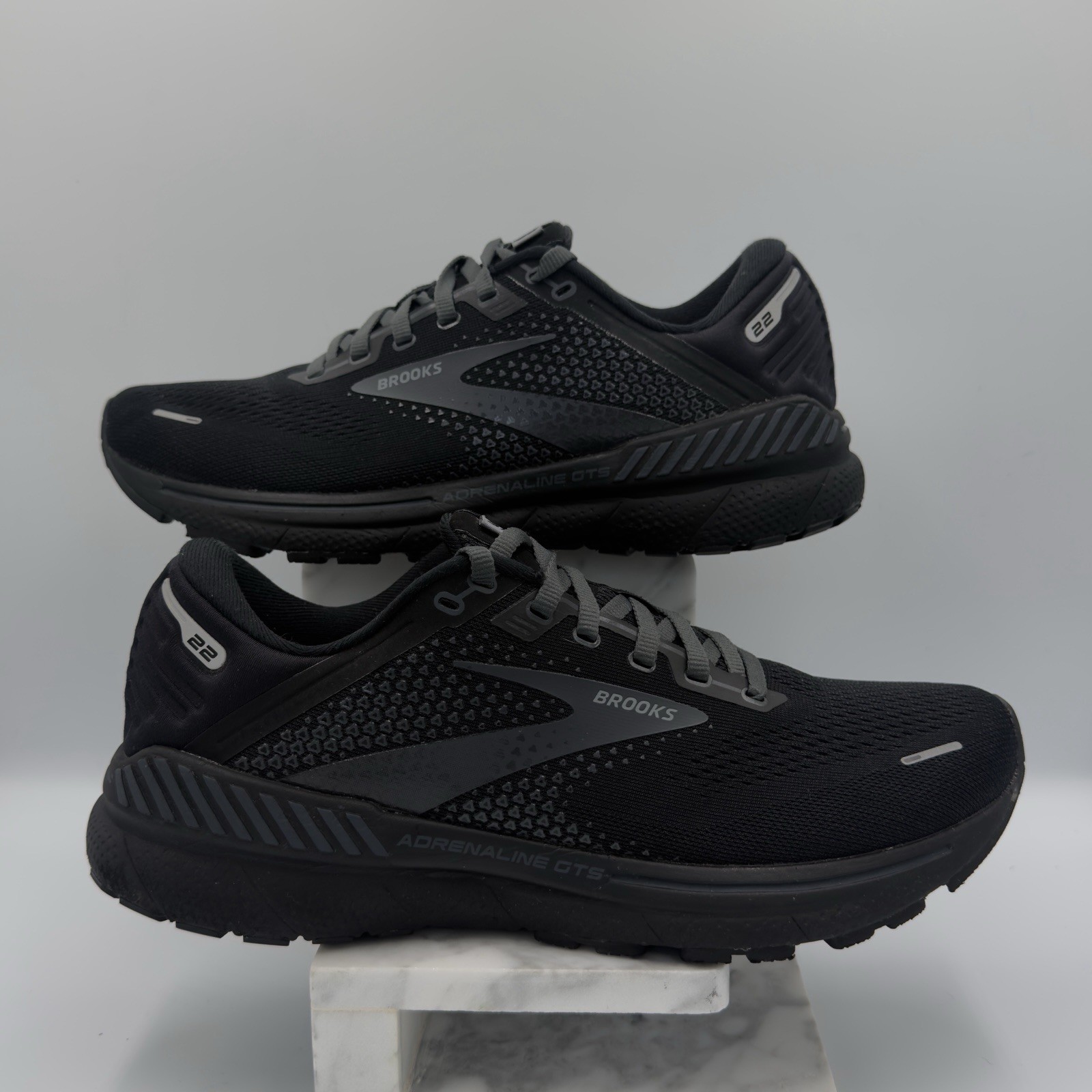 Brooks Adrenaline GTS 22 Women’s Size 10 Black Running Shoes 1203531B020