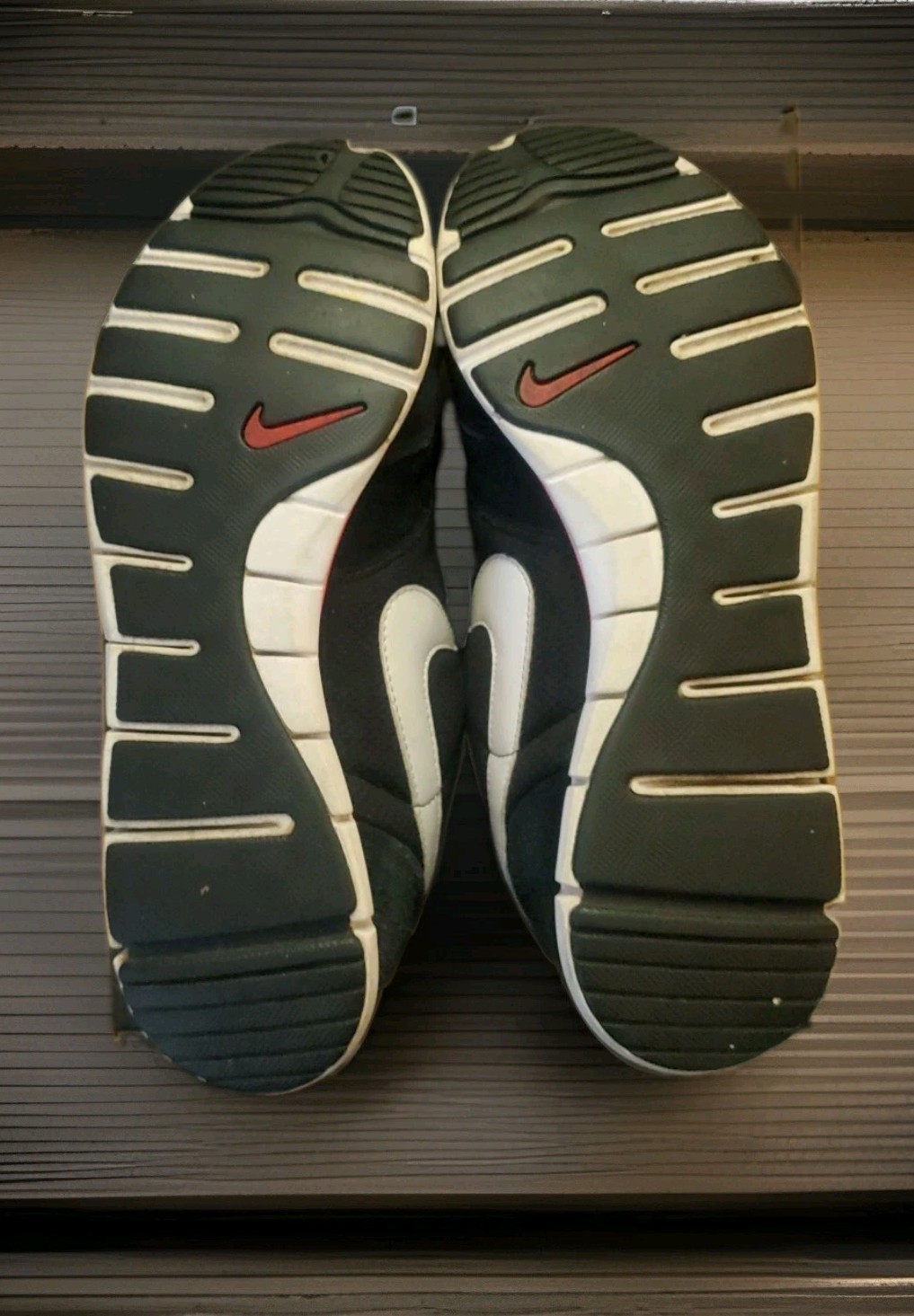 Nike Eclipse Black White Siren Red 324857-026 Women’s Size 9 Retired VGC *Read