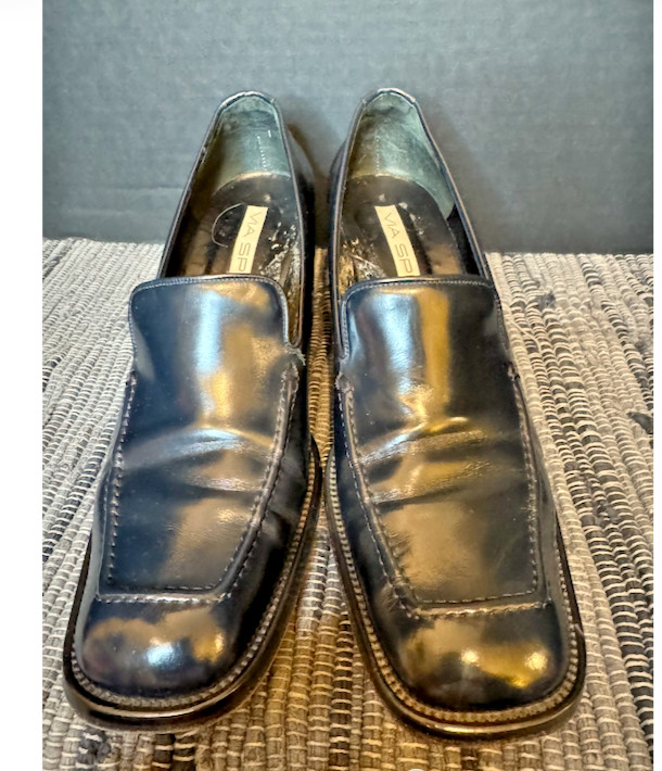 Vtg VIA SPIGA, Navy Patent Leather, Block-heeled Loafer Sz US 9B