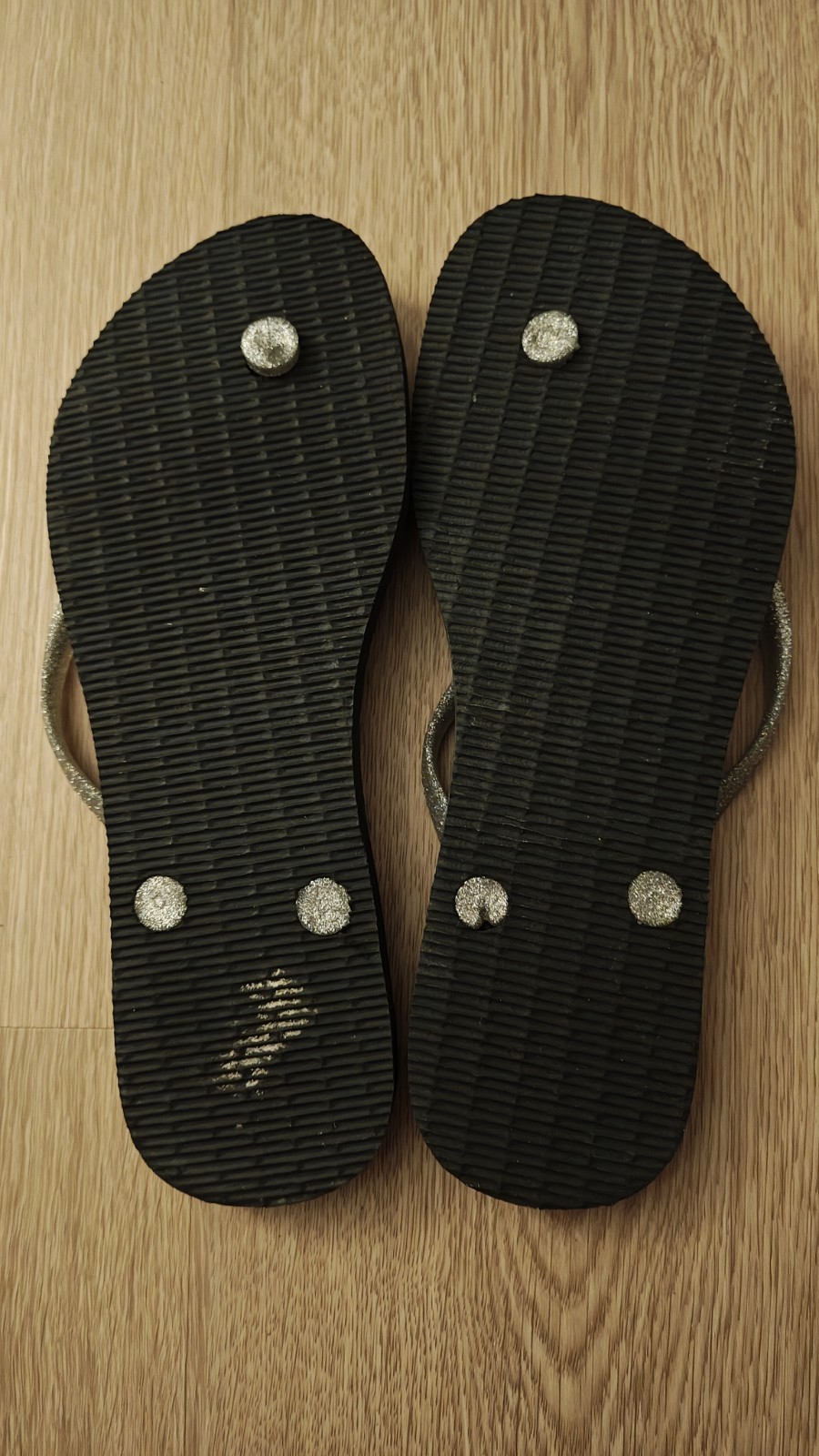 Havaianas Women’s Silver Size USA 9/10 Shiny Silver