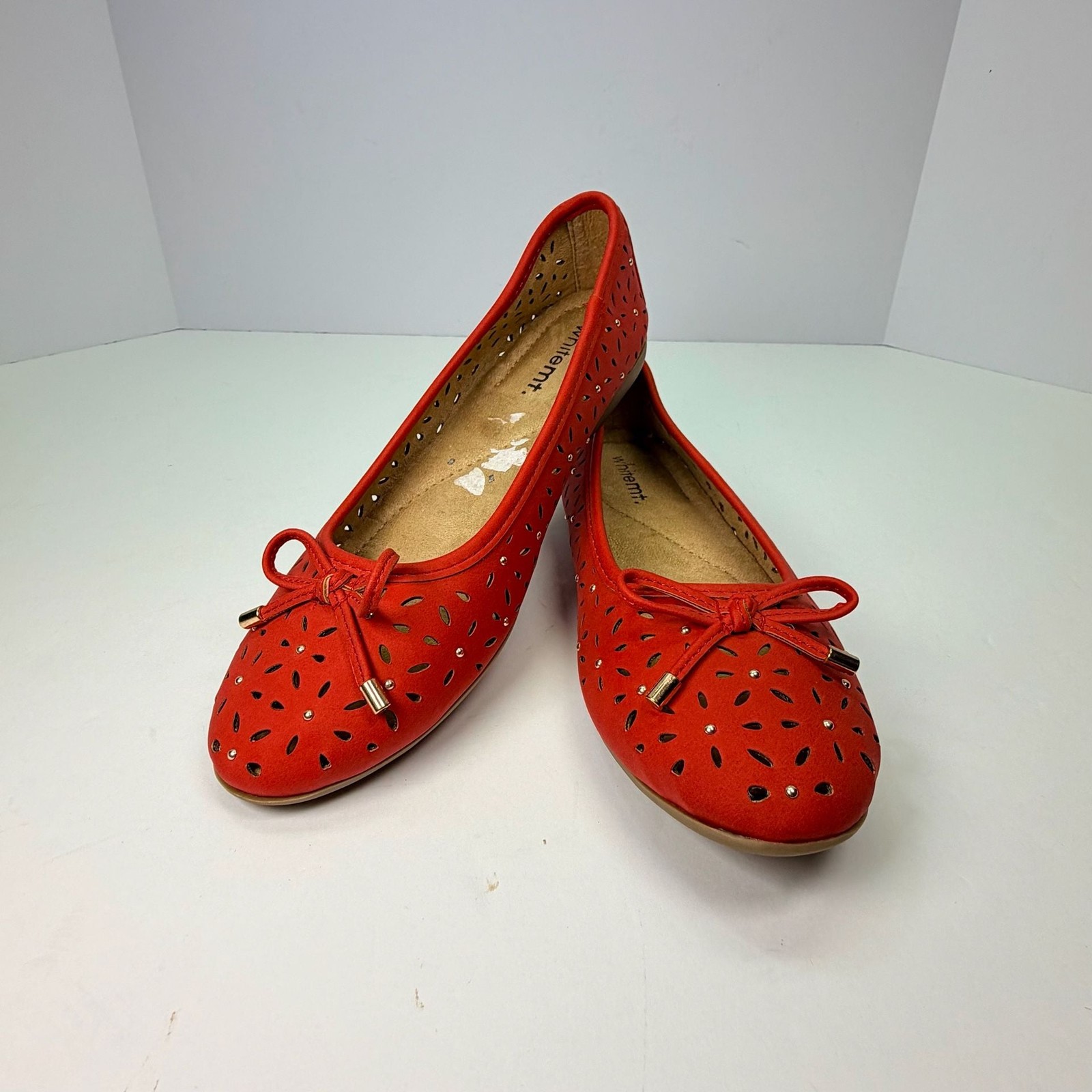whitemt. Red Perforated Ballet Flats with Bow and Gold Detail 6M