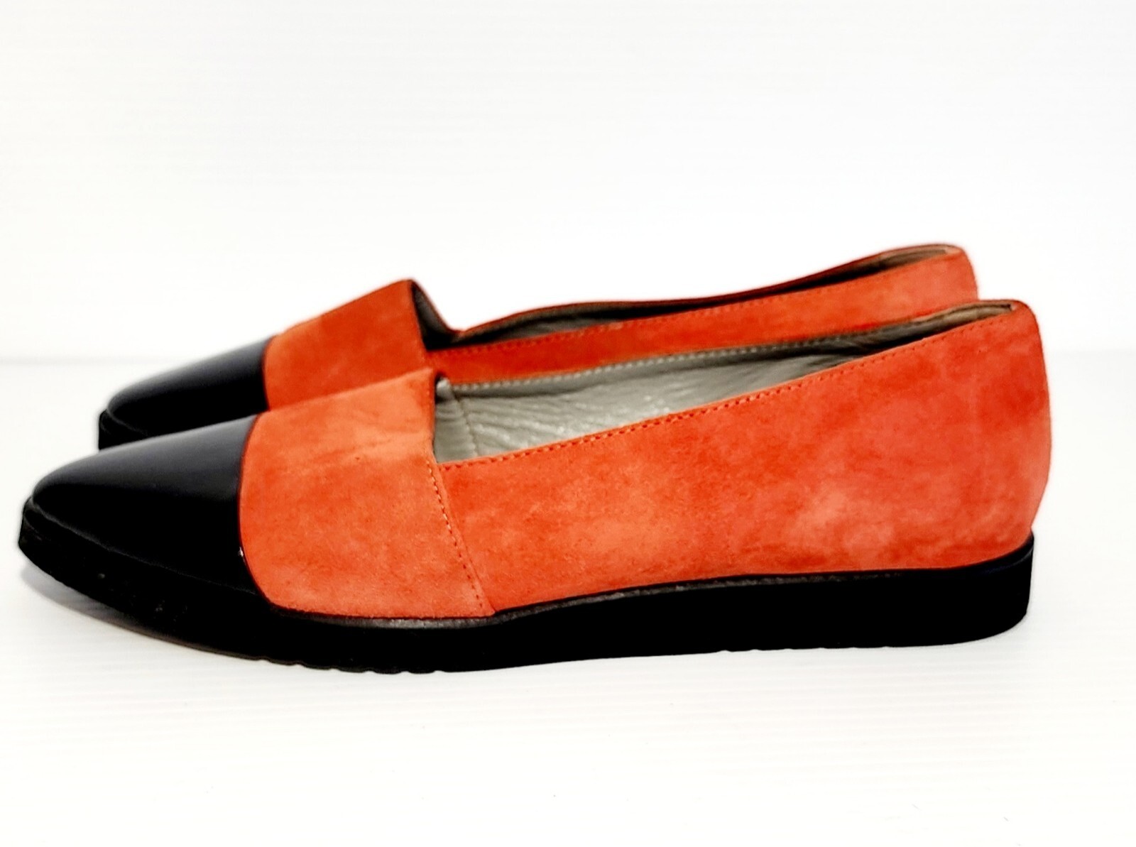 La Badia Vintage Women Flat Shoes Size 5.5 Orange Close Toe Slip On Suede