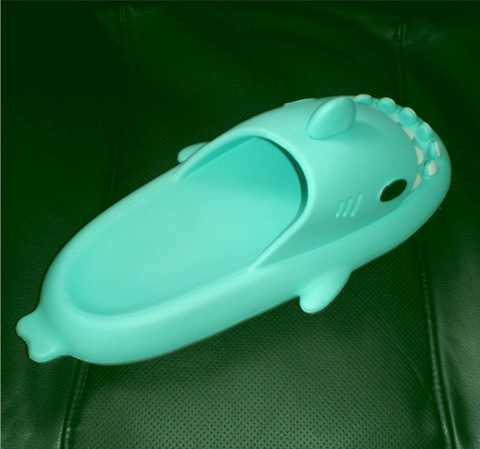 Shark Slides Sandals Non-Slip for Unisex Adults Size 10-10.5 (W), 8.5-9 (M)