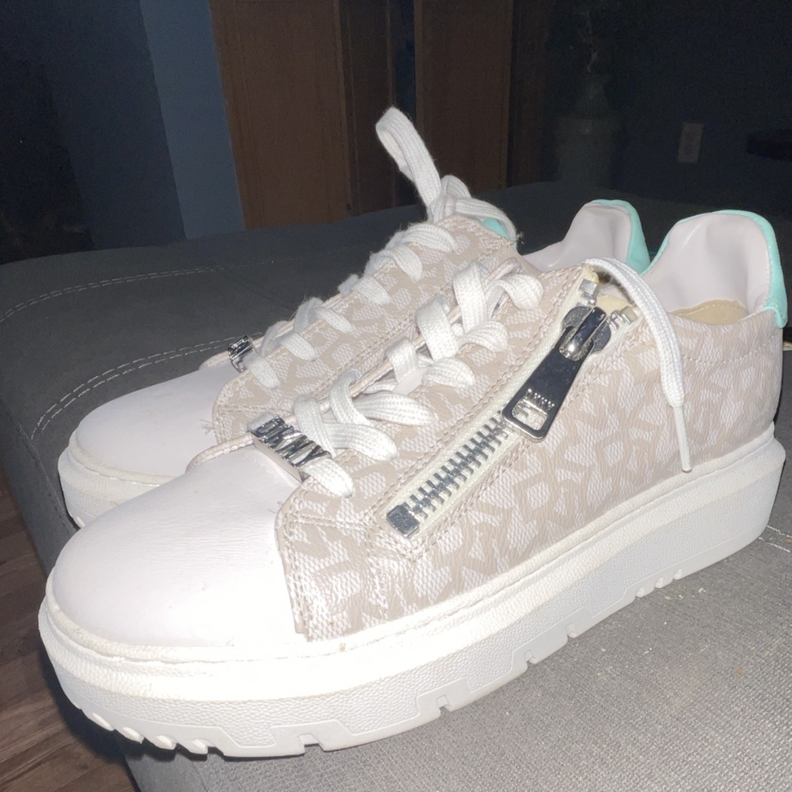 DKNY Women’s Logo Comfort Sneakers Lace-Up with Zipper White Mint s Sz 8M