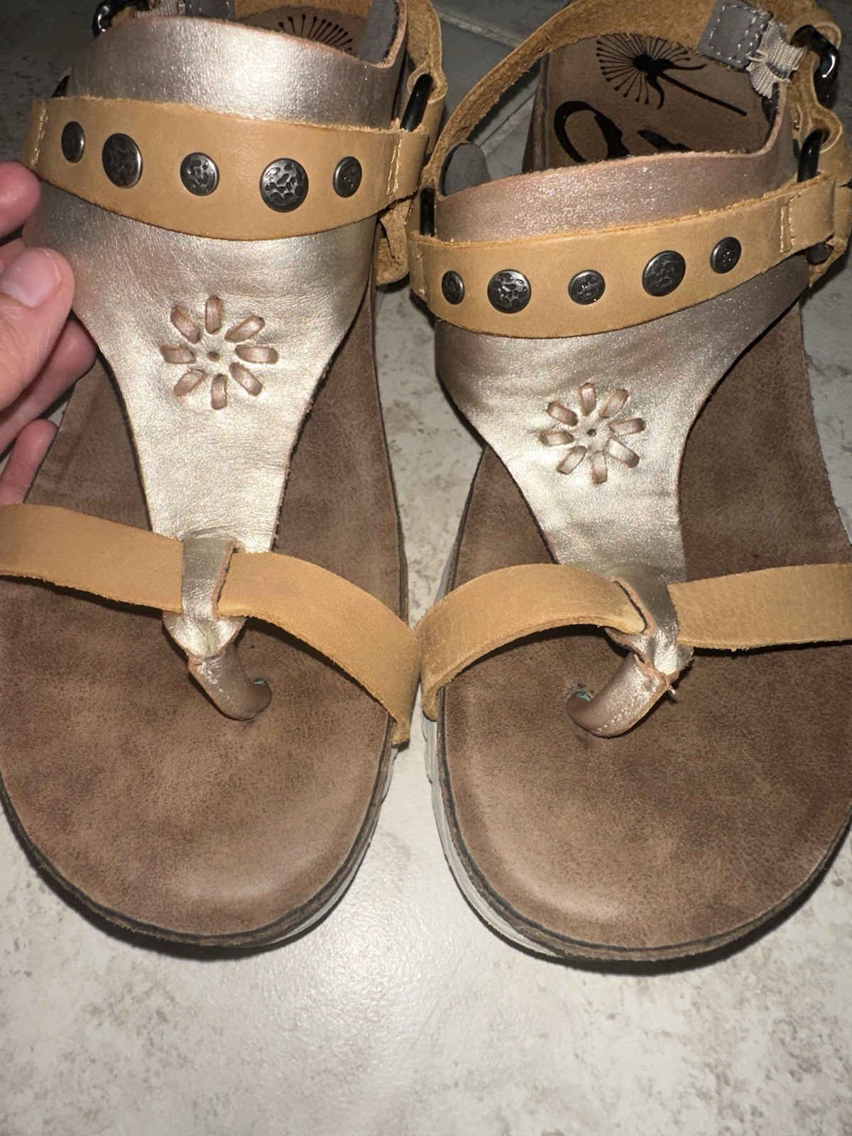 OTBT Boho Maverick Leather Studded Metallic Wedge Sandals Floral Detail Size 8