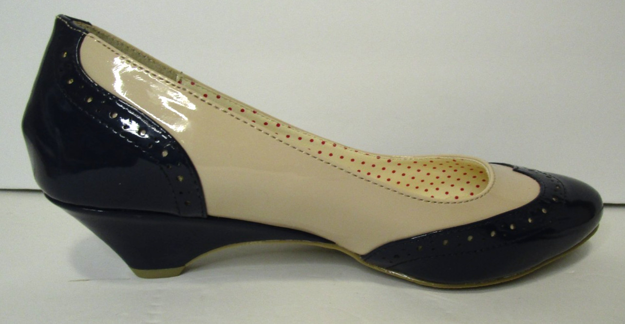 B.A.I.T. Ida Heeled Oxford Pumps Retro Two Tone Cream/Navy Shoes Women’s Size 8