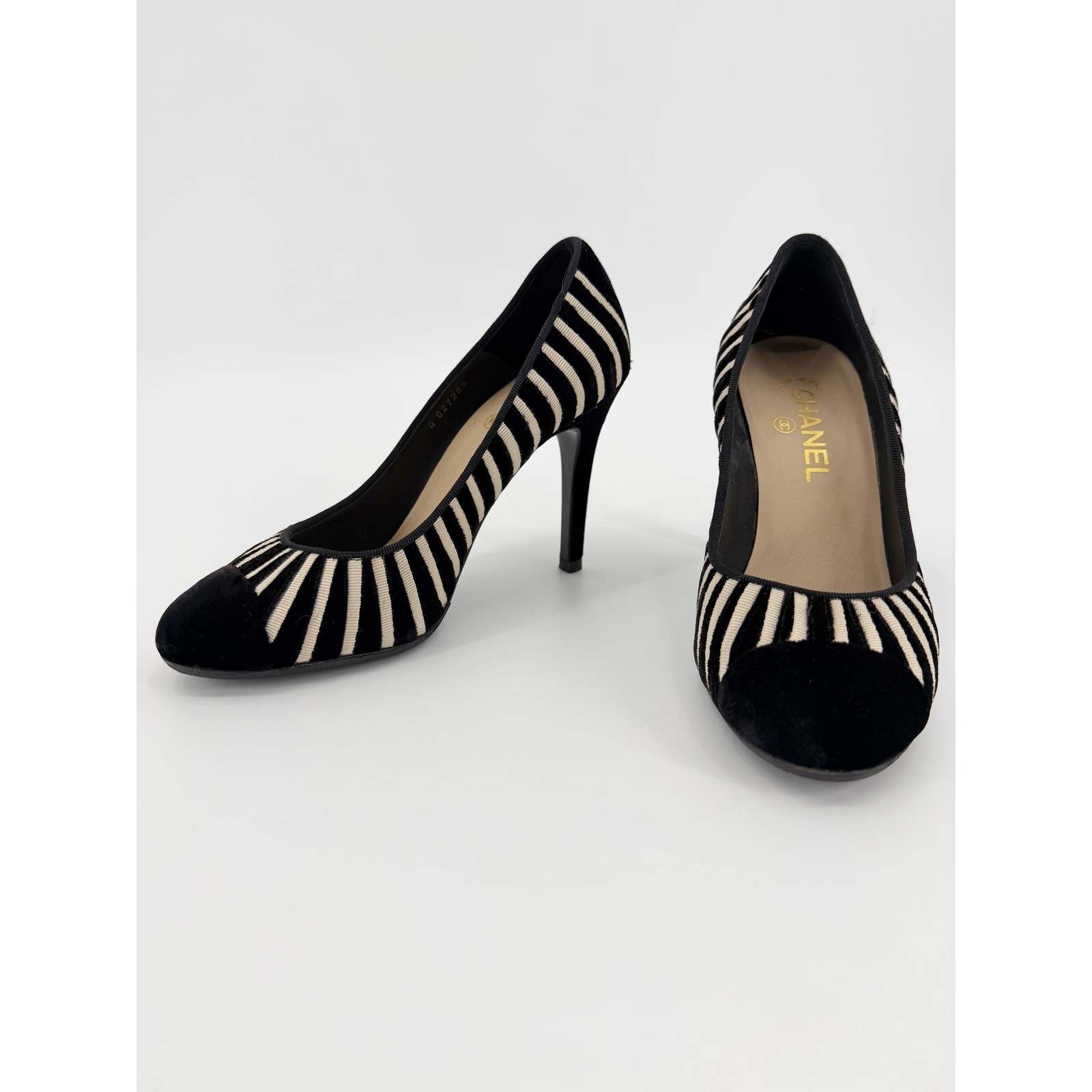 Chanel Pumps Striped Velvet Cap Toe Interlocking CC Logo Black White 39.5 9.5