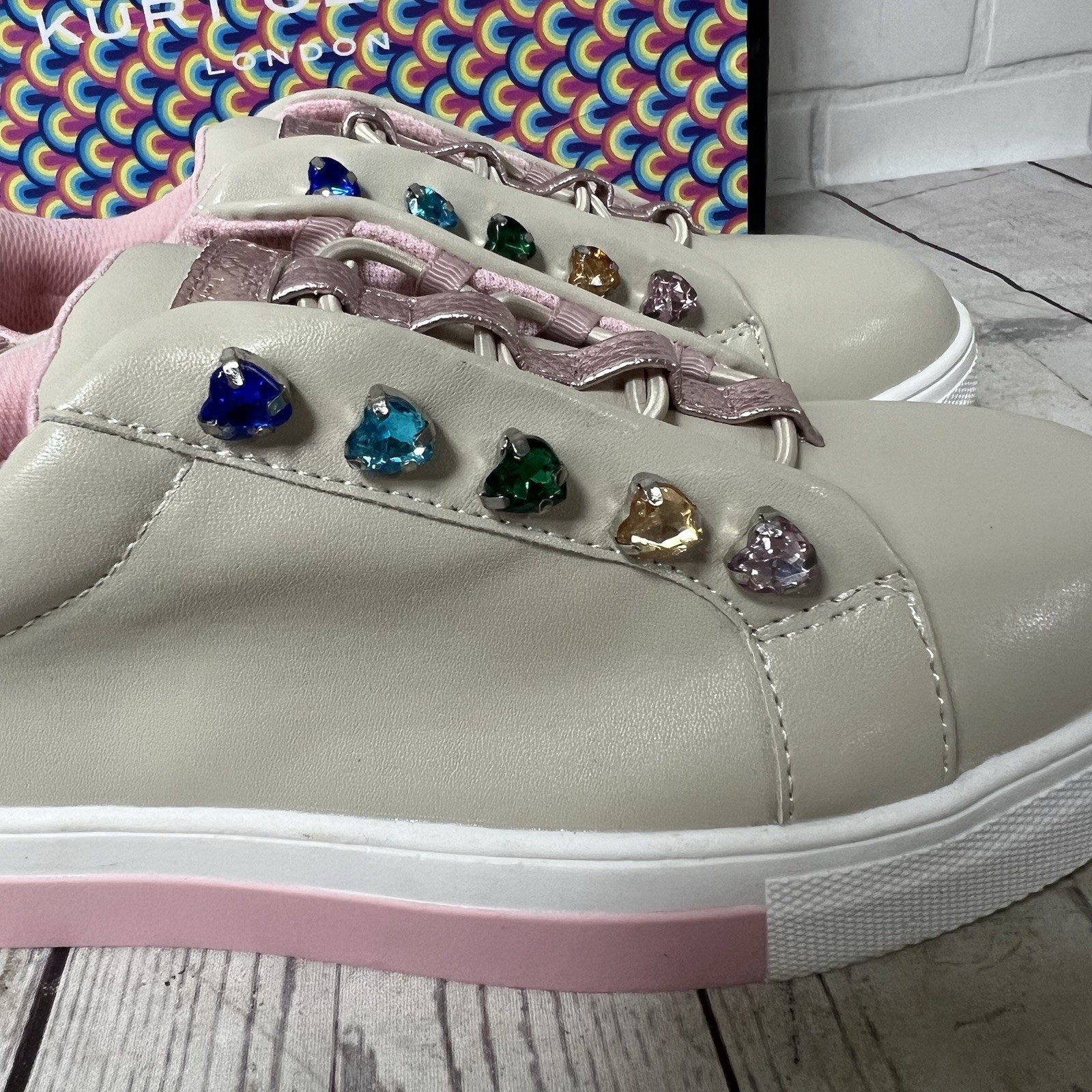 Kurt Geiger Mini Liviah Sz 4 Girl Beige Leather Multicolor Heart Crystal Accents