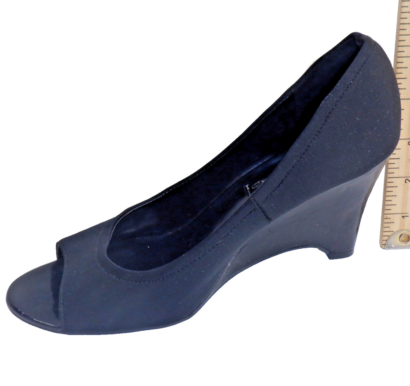 Bandolino Black Fabric Wedge Peep toe Shoes Size 8M Gloss Black Heel 3.25″