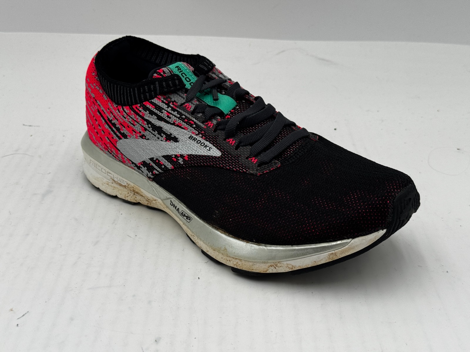 Brooks Ricochet Women’s Sneakers Size 8.5 B Black Athletic Shoes