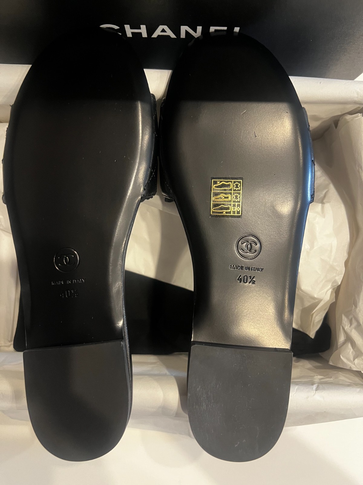 NEW CHANEL CC GOLD CHAIN CHANEL LOGO BLACK QUILTED MULES SANDAL SLIDES SIZE 40.5