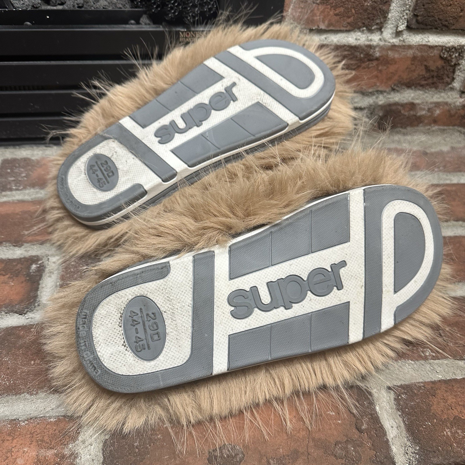 Furry Slippers Size 44-45 Soft Cozy Indoor/Outdoor Home Footwear Unisex Super