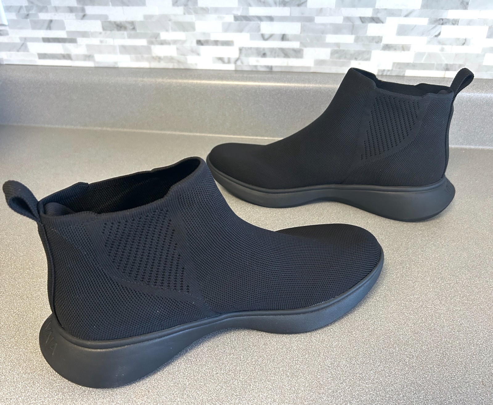 Vivaia Lightweight Slip On Comfort Water RPT Sneaker Short Boots Black Mens Sz 9