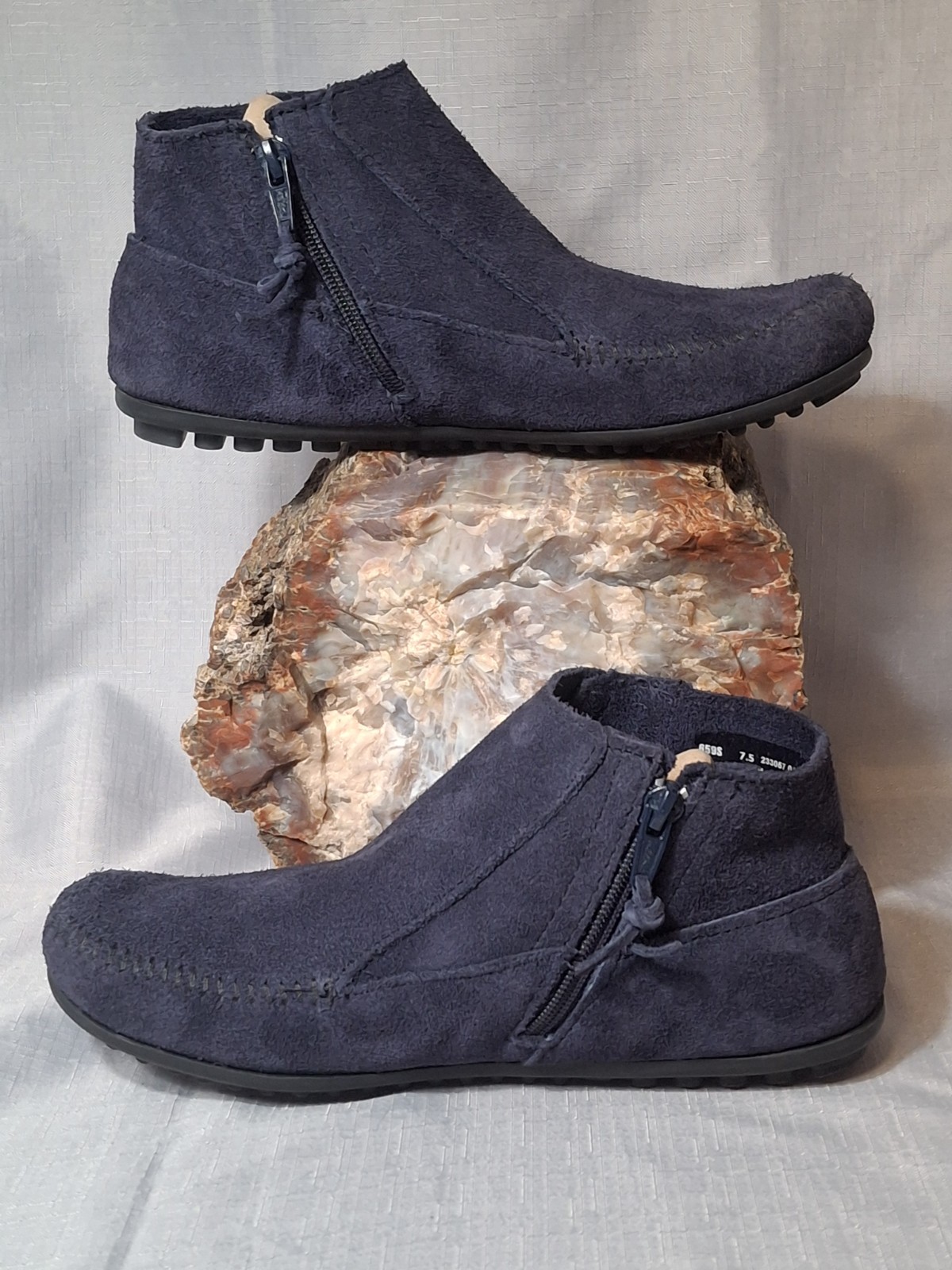 EUC MINNETONKA 659S Mocassin LACY Size 7.5 Navy Suede Zip Fringe Ankle Booties