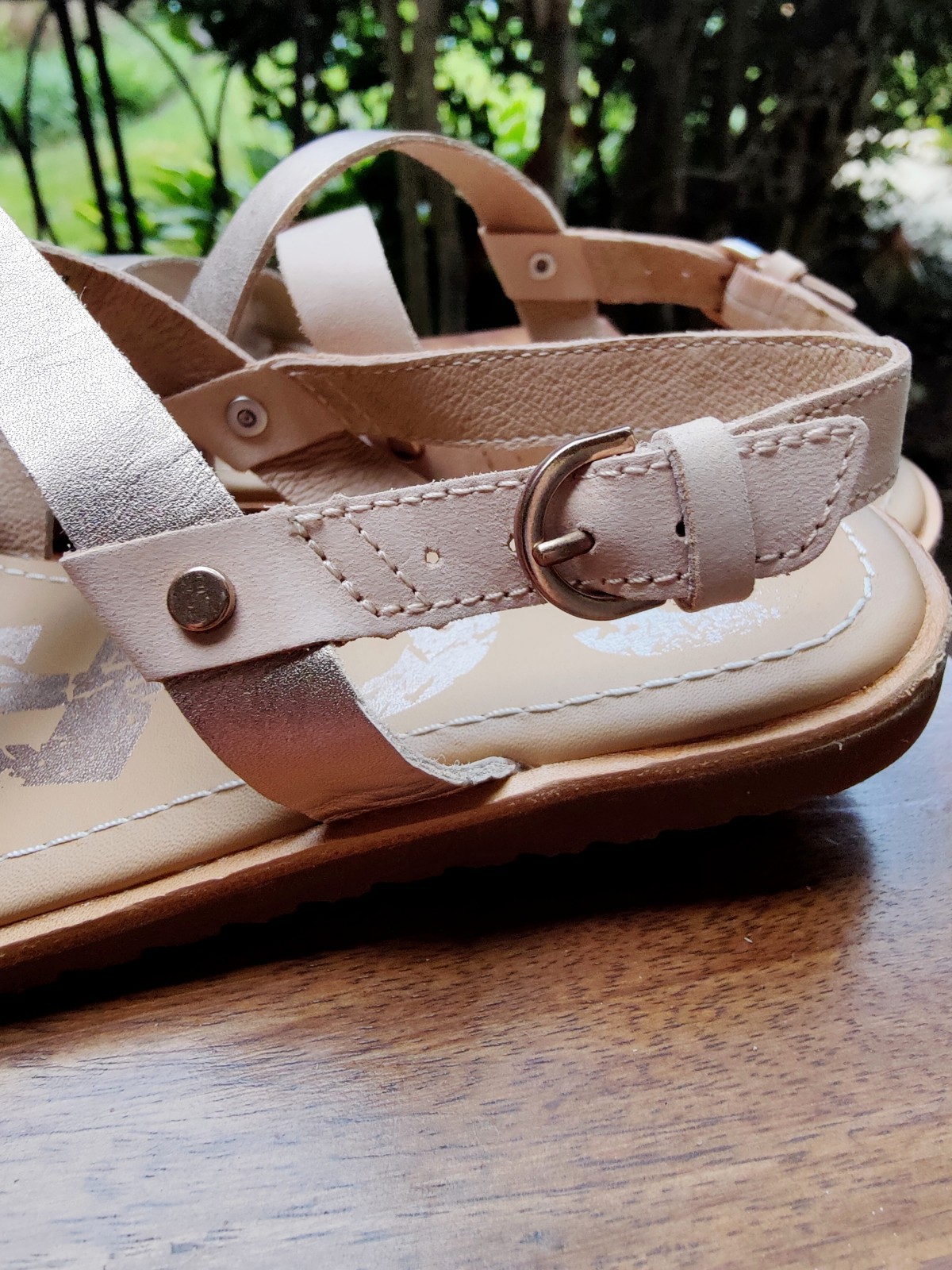 New Sorel Ella Crisscross Toe Loop Sandals Leather Metallic Champagne Beige 7.5