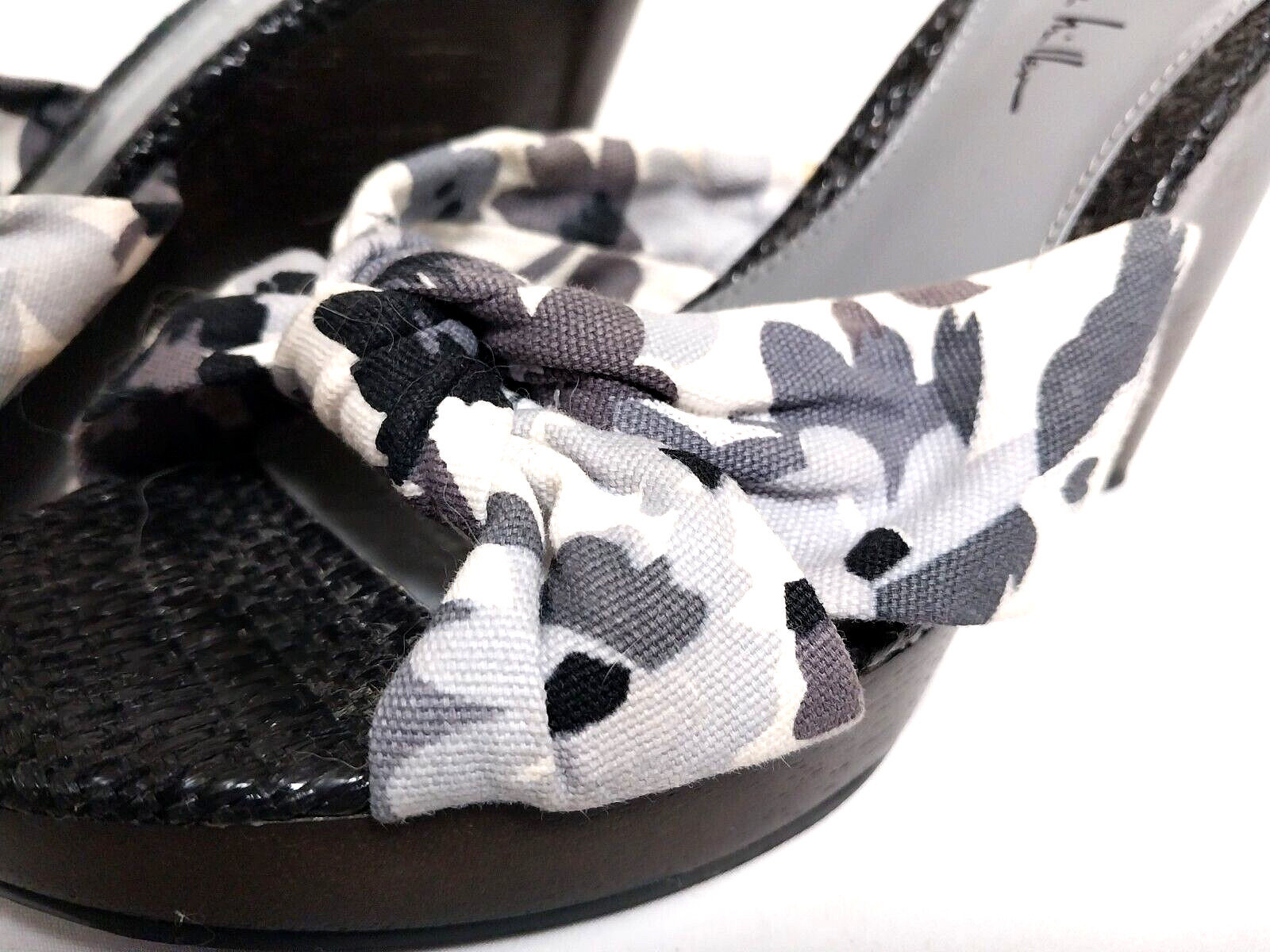 N. BY NICOLE MILLER PLATFORM HEEL BLACK GRAY WHITE FLORAL 4.25″ HEEL SIZE 7.5M