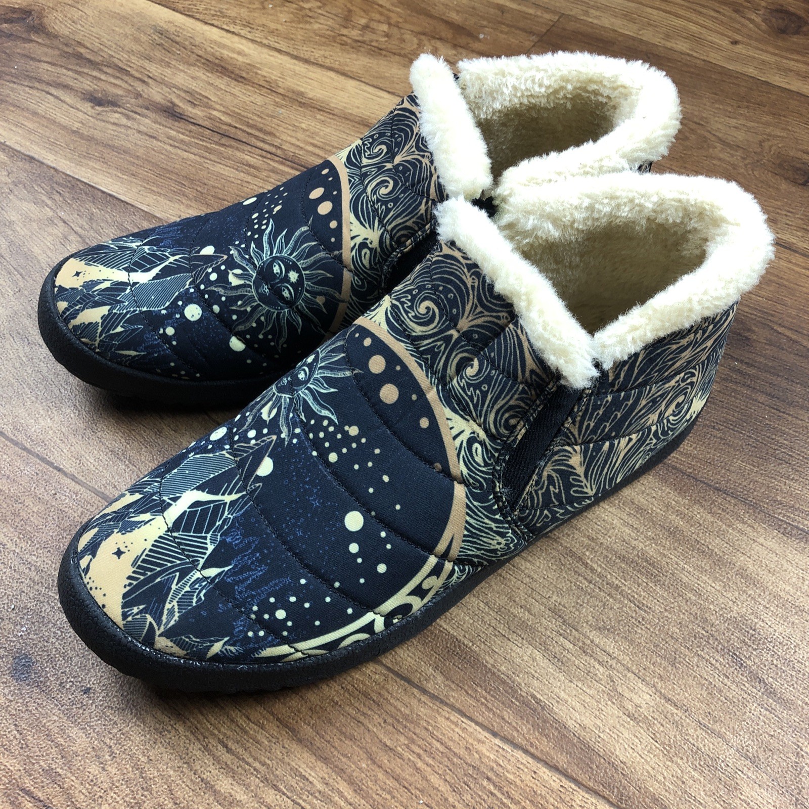 Yes We Vibe Women Sz 7.5 M Multicolor Celestial Faux Fur Lined Shoes