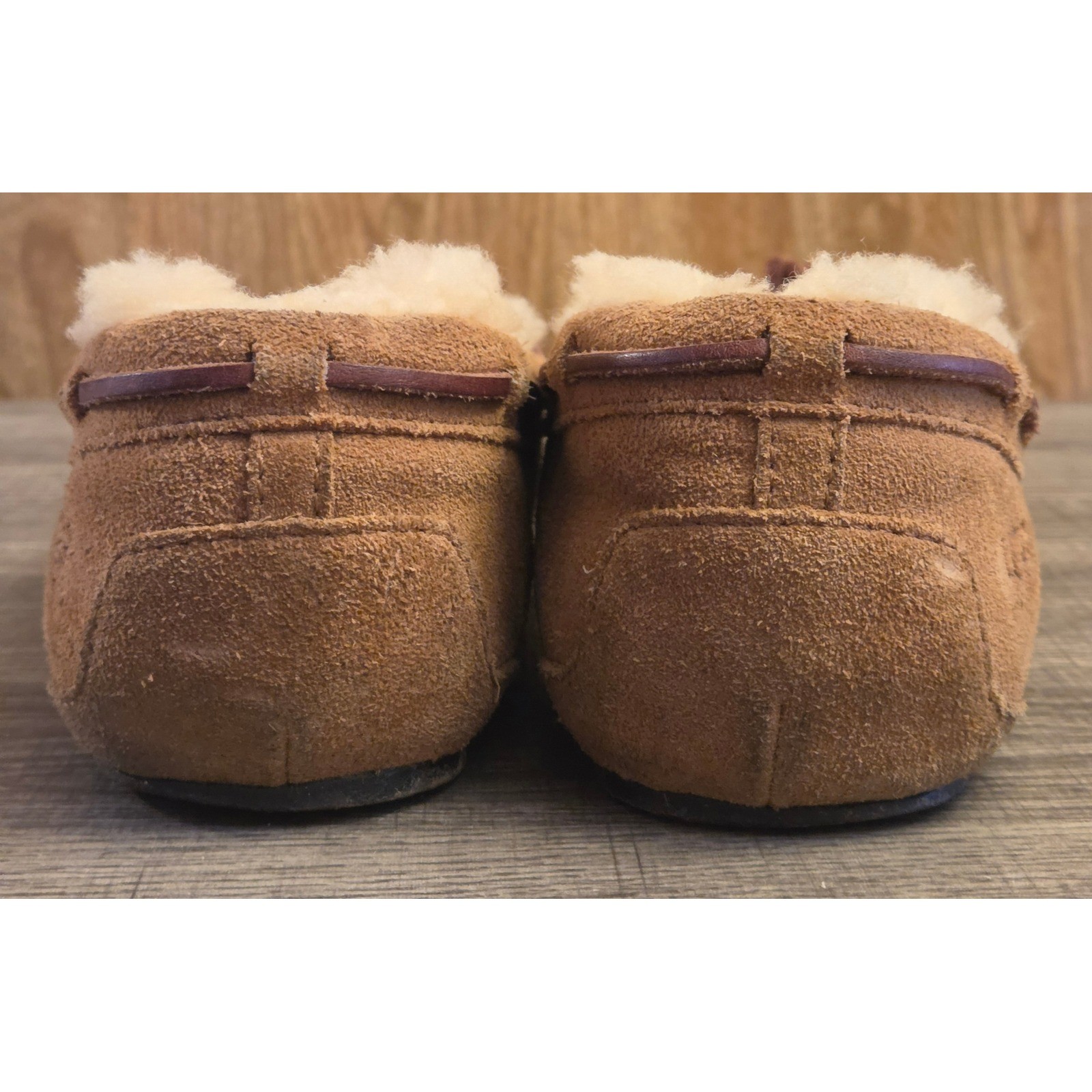 UGG Dakota Moccasin Slippers Womens Size 6 Brown Shearling Lined Leather
