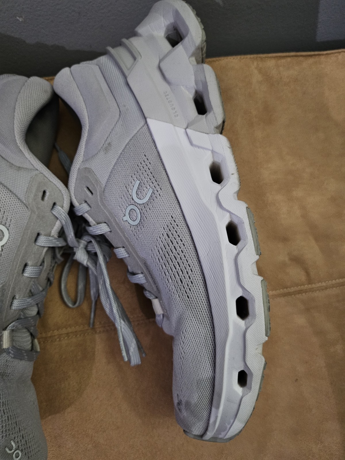 ON Cloud Cloudflyer 5 Glacier/Wolf Shoes Sneakers Size 8 Women White Gray