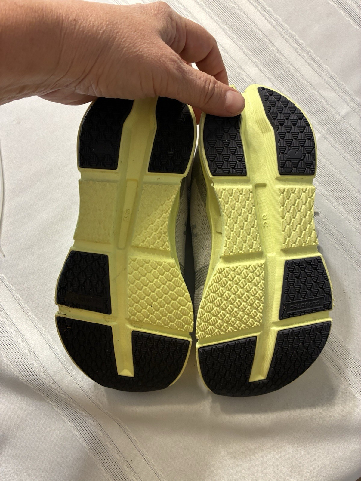 On Cloud women’s size 6 running tennis shoes active cloud tec grey yellow white