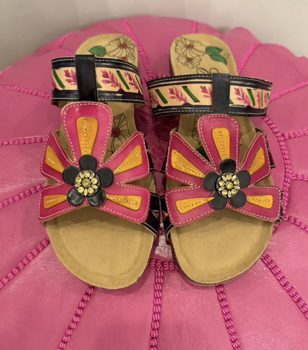 Elite By Corkys Size 7 Women’s Black/Pink Flower Leather Sandals. NWOB