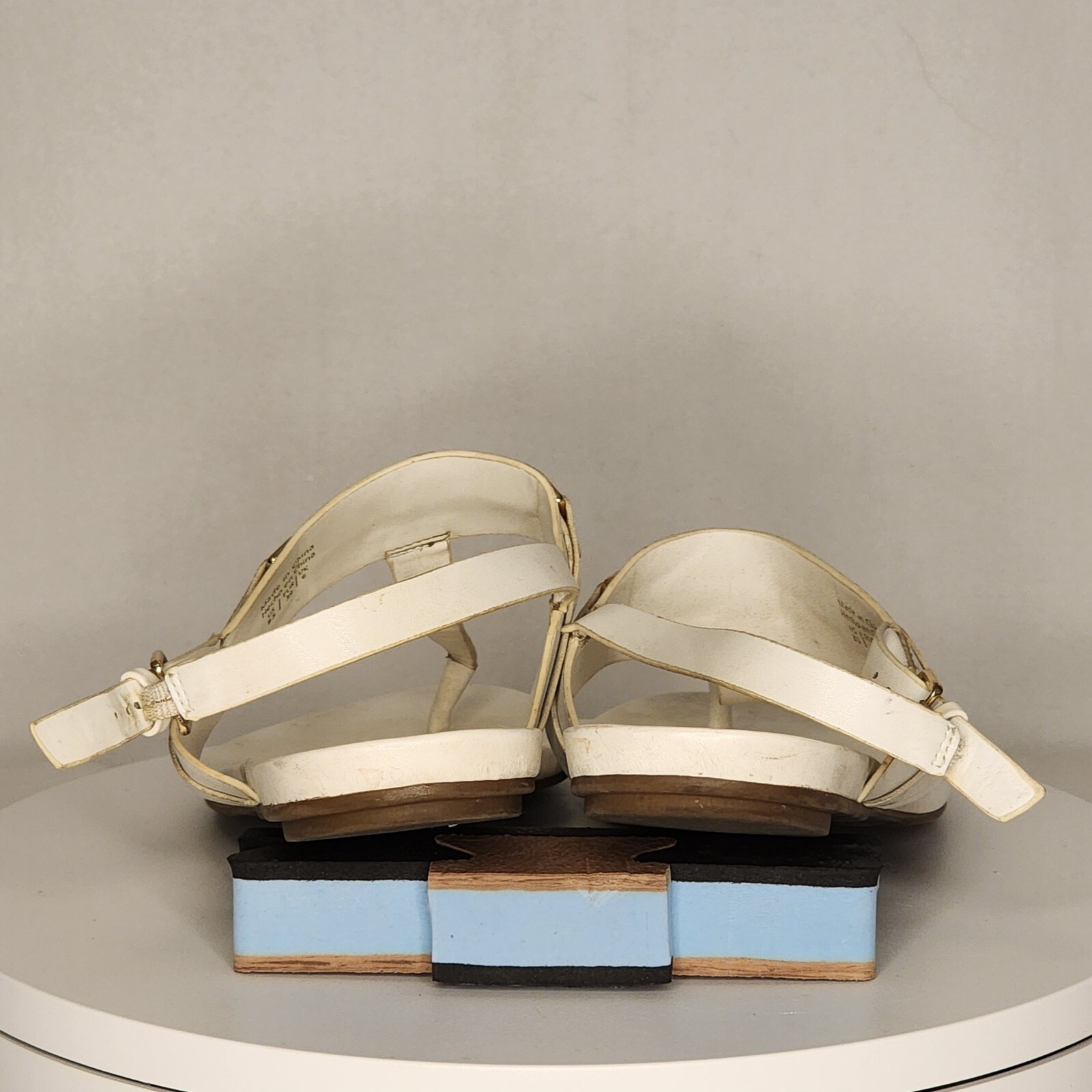 Aldo White Faux Leather Thermoplastic Rubber Sole Gold Buckle Sandals Women 8.5