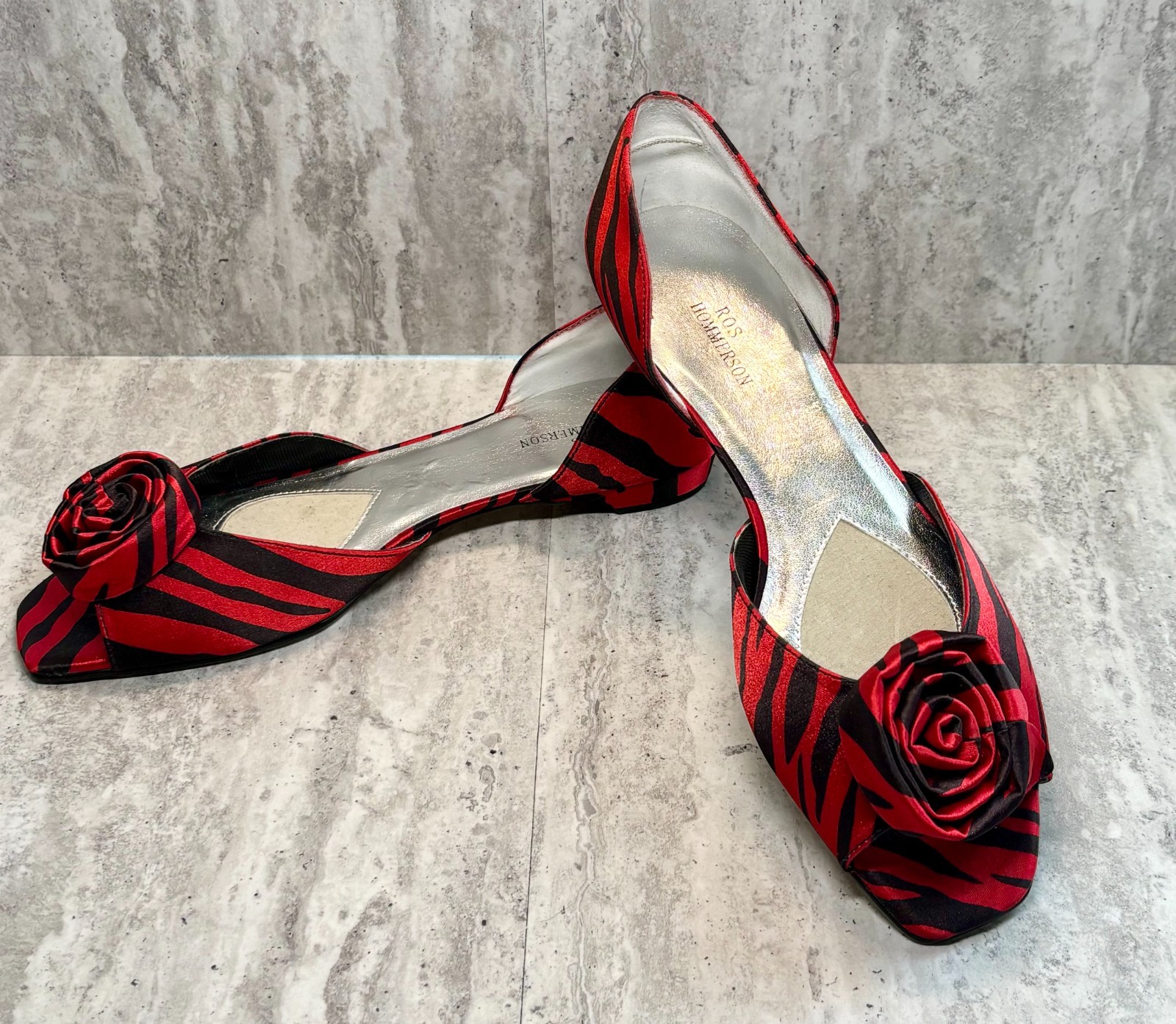 Ros Hommerson Monet Red Black Rose Accent Dressy Flats Slip Ons 9M