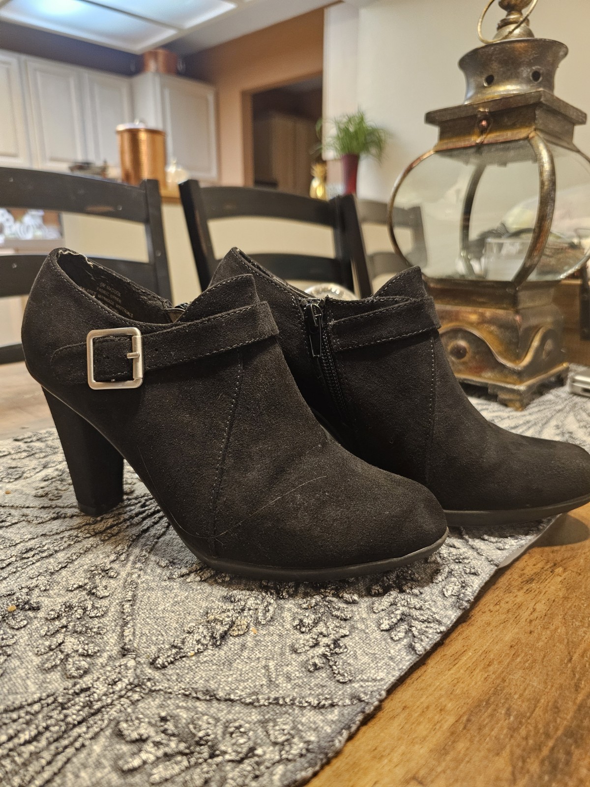 Solanz Maddox Ankle Boots Women’s Size 6M Heels Faux Suede Black