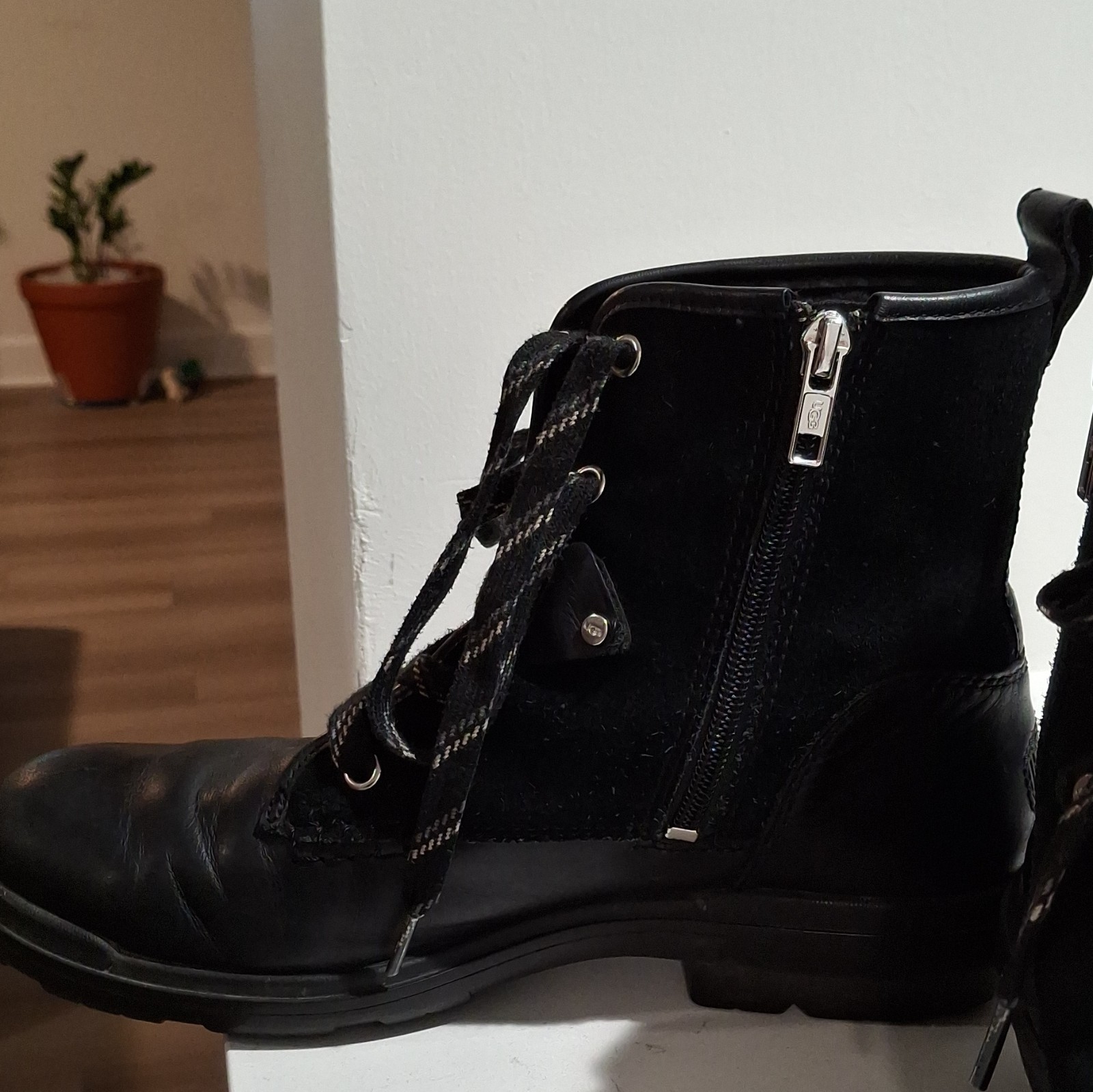 UGG Hapsburg Hiker Black Waterproof Leather Suede Duck Rain Boots Size 9