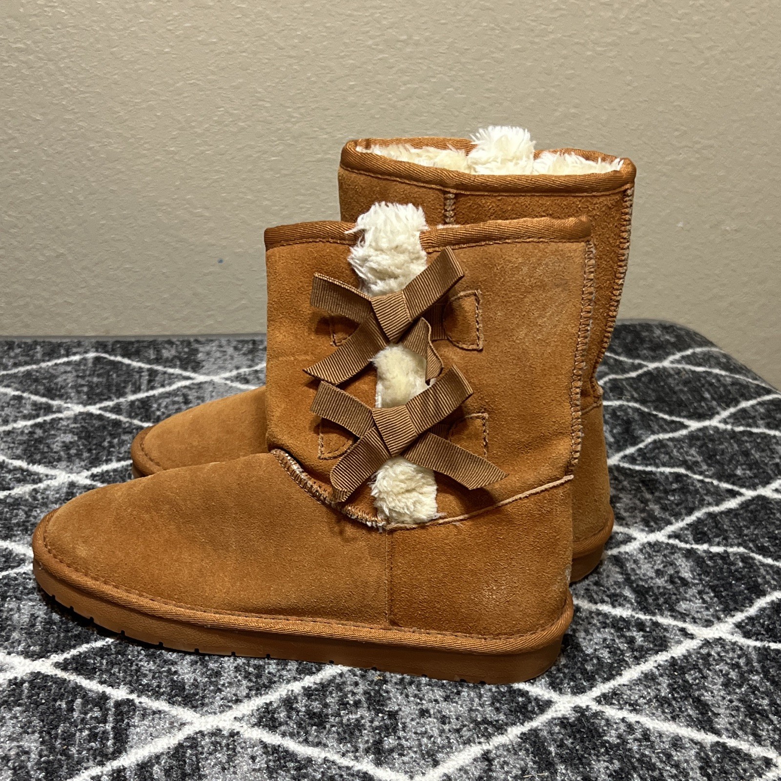 New Size 8 Women’s Serra Suede Boots w/Bows Accents Fur Lined