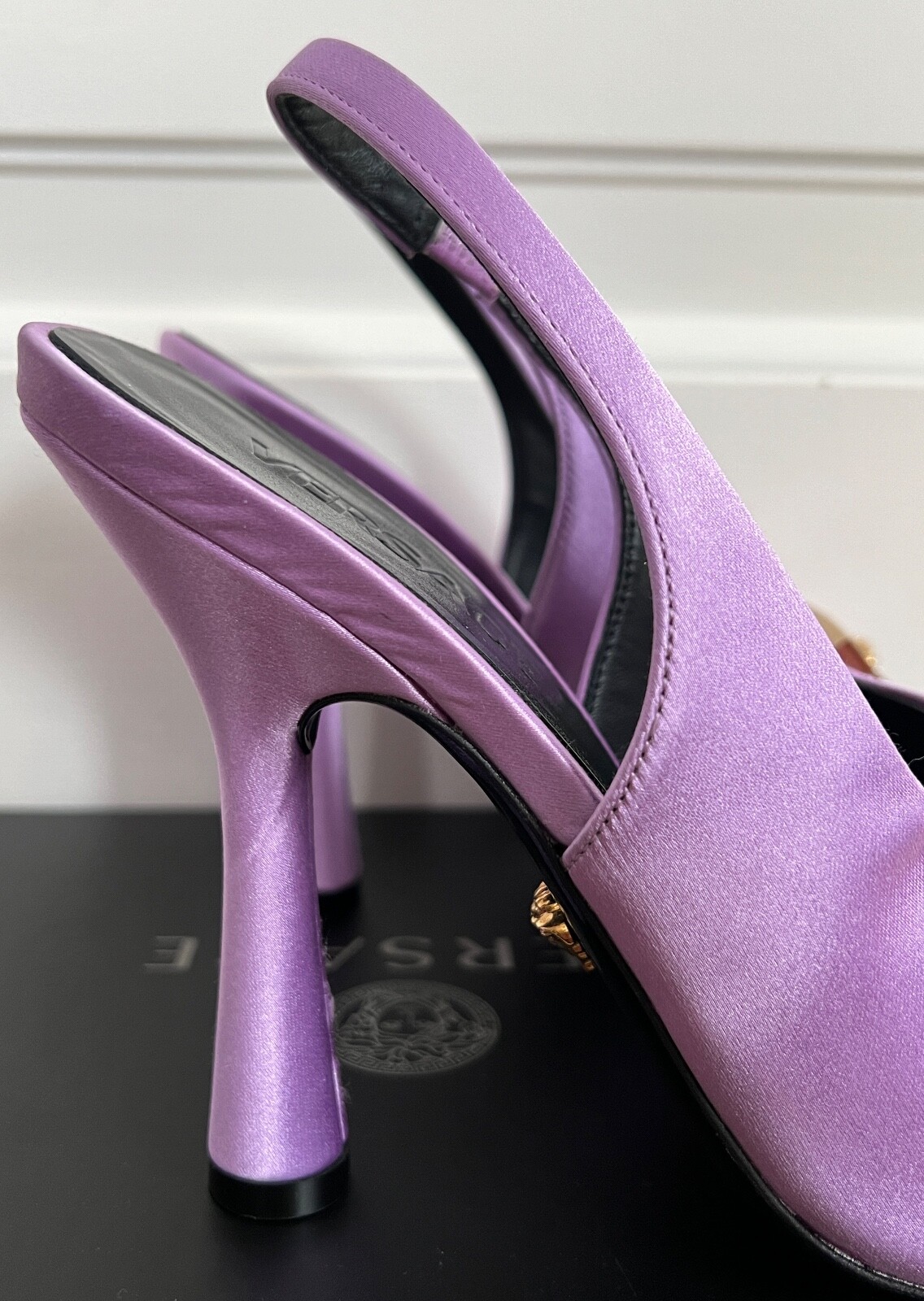 NIB Versace Tribute Medusa Logo Crystal Satin Open Toe Slingback Pumps 37.5 7.5