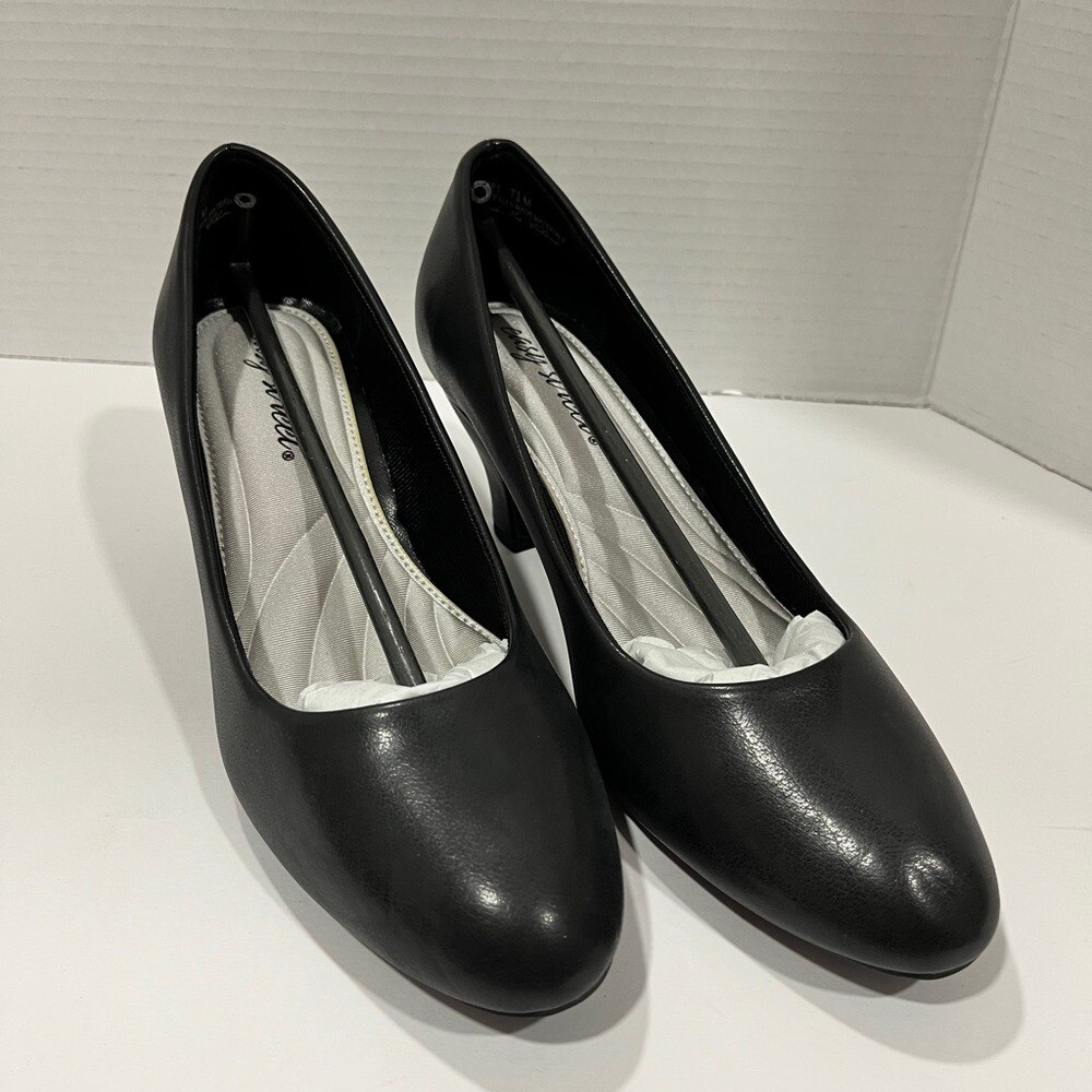 Easy Street Womens Fabulous Cone Heel Pumps. 9N