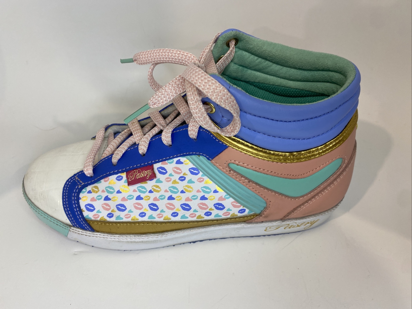 Love Pastry’s Women’s Shoes size 9 high tops Dance Hiphop Blue Green Pink Kisses