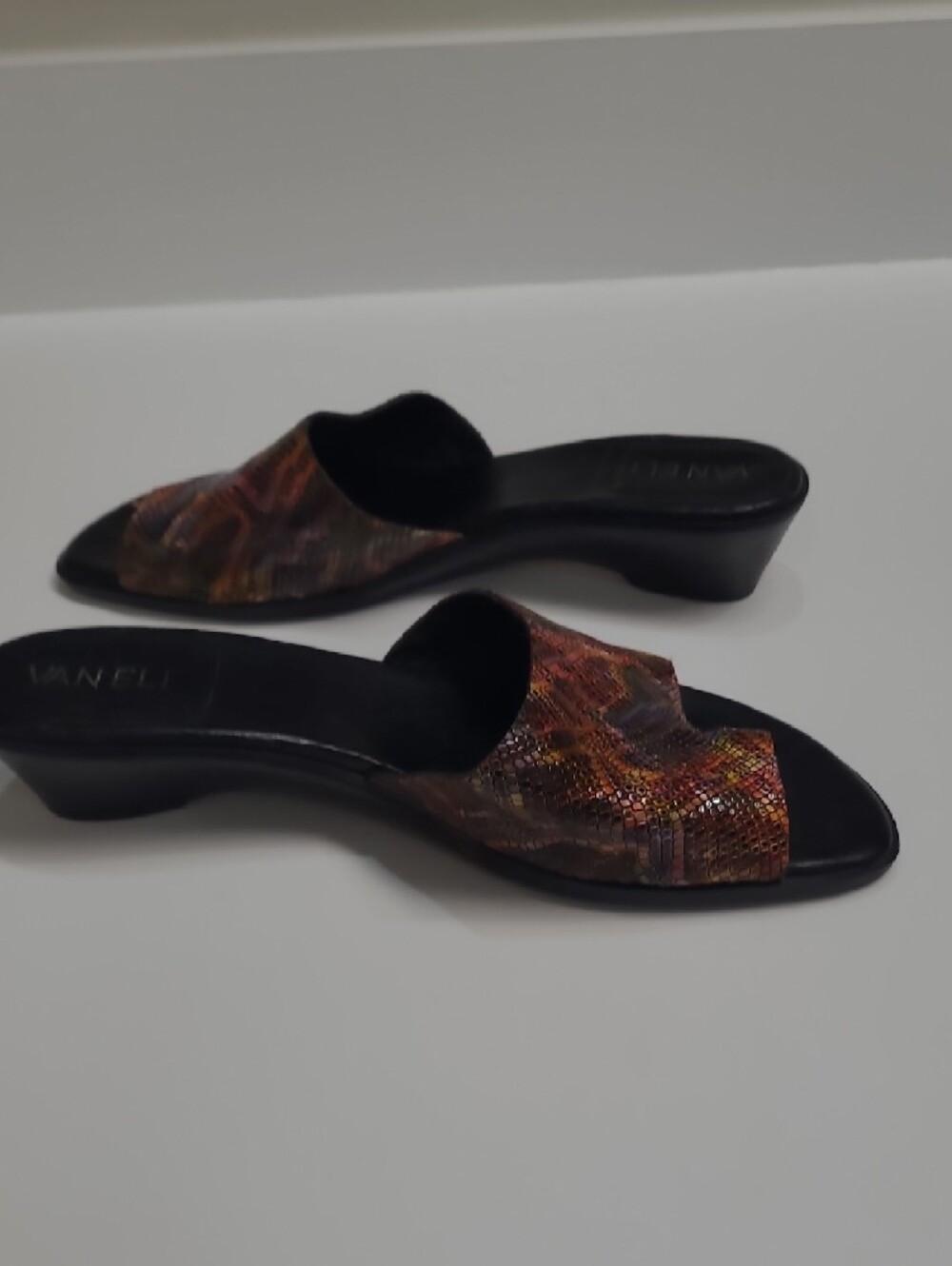 Vaneli «Tallis» Snake Embossed Faux Leather Sandals – Size 7.5