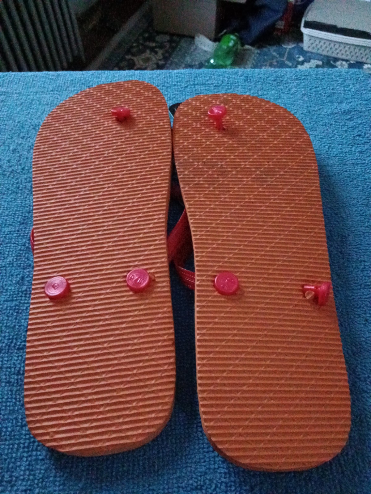 A Pair Of Juncture Women’s Large 9/10 Orange And White Flip Flops/Sandals