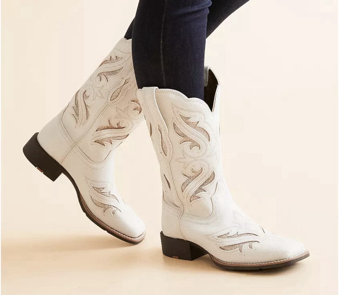 ARIAT Western Round Up Bliss in Distressed Boots New