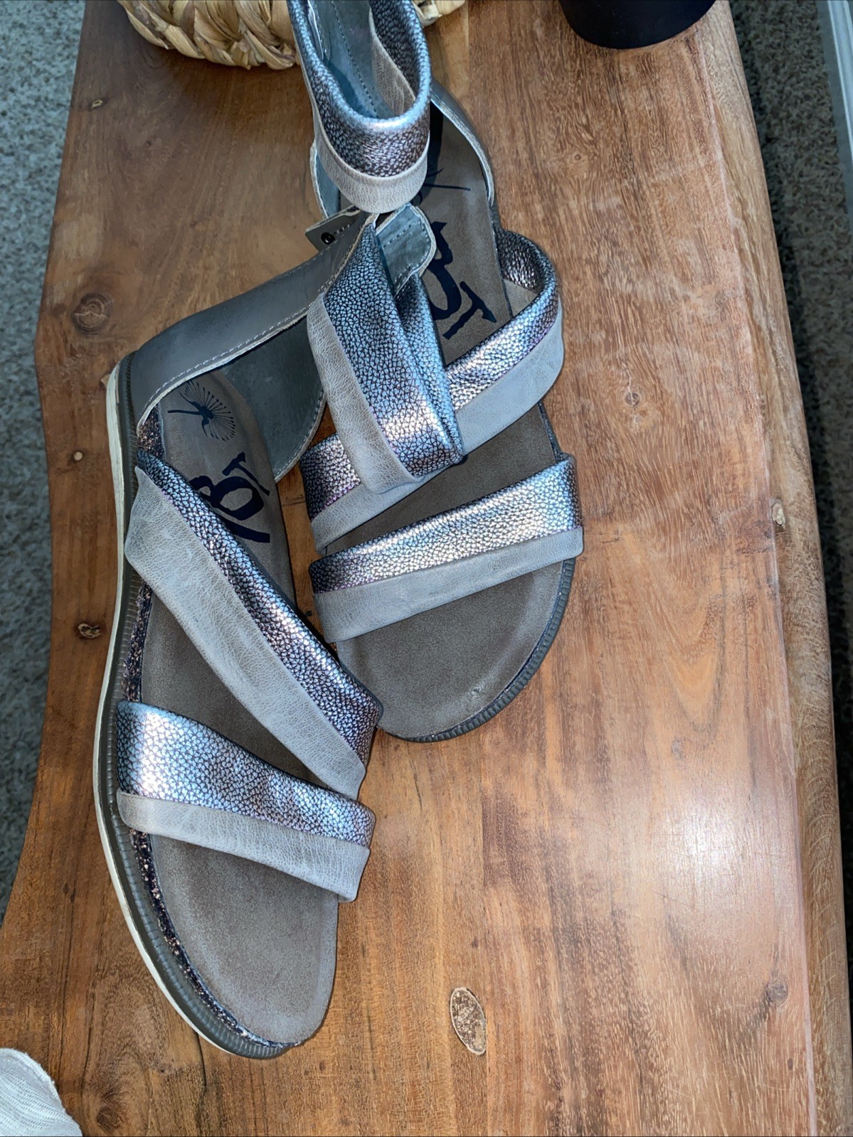 OTBT Souvenir Metallic Leather ankle Sandals size 9 brown pewter flats gladiator