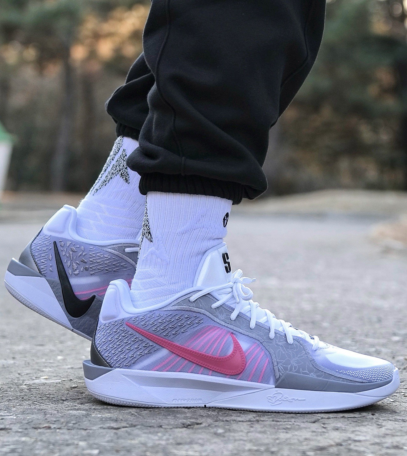Men’s Size 11.5/13W-Nike Sabrina 2 Lily Gray Pink Shoes FQ2174-100