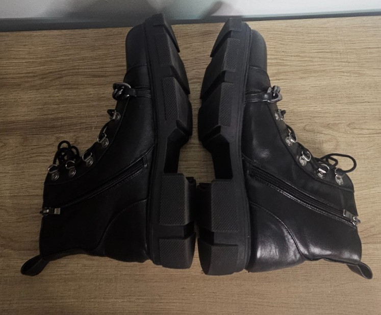 Chase Chloe Combat Boots Womens Sz 11 Black Chain Booties Grunge Lug Edgy