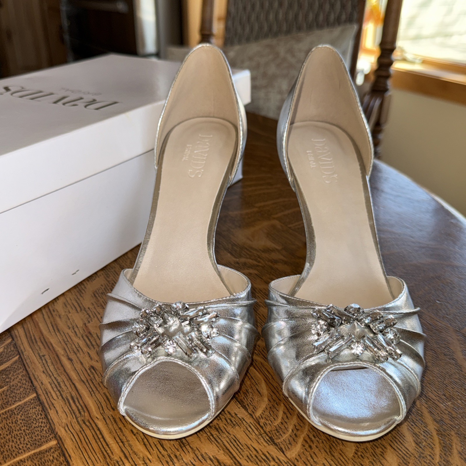 David’s Bridal Metallic Silver Desi Pumps Size 9 1/2 New With Box